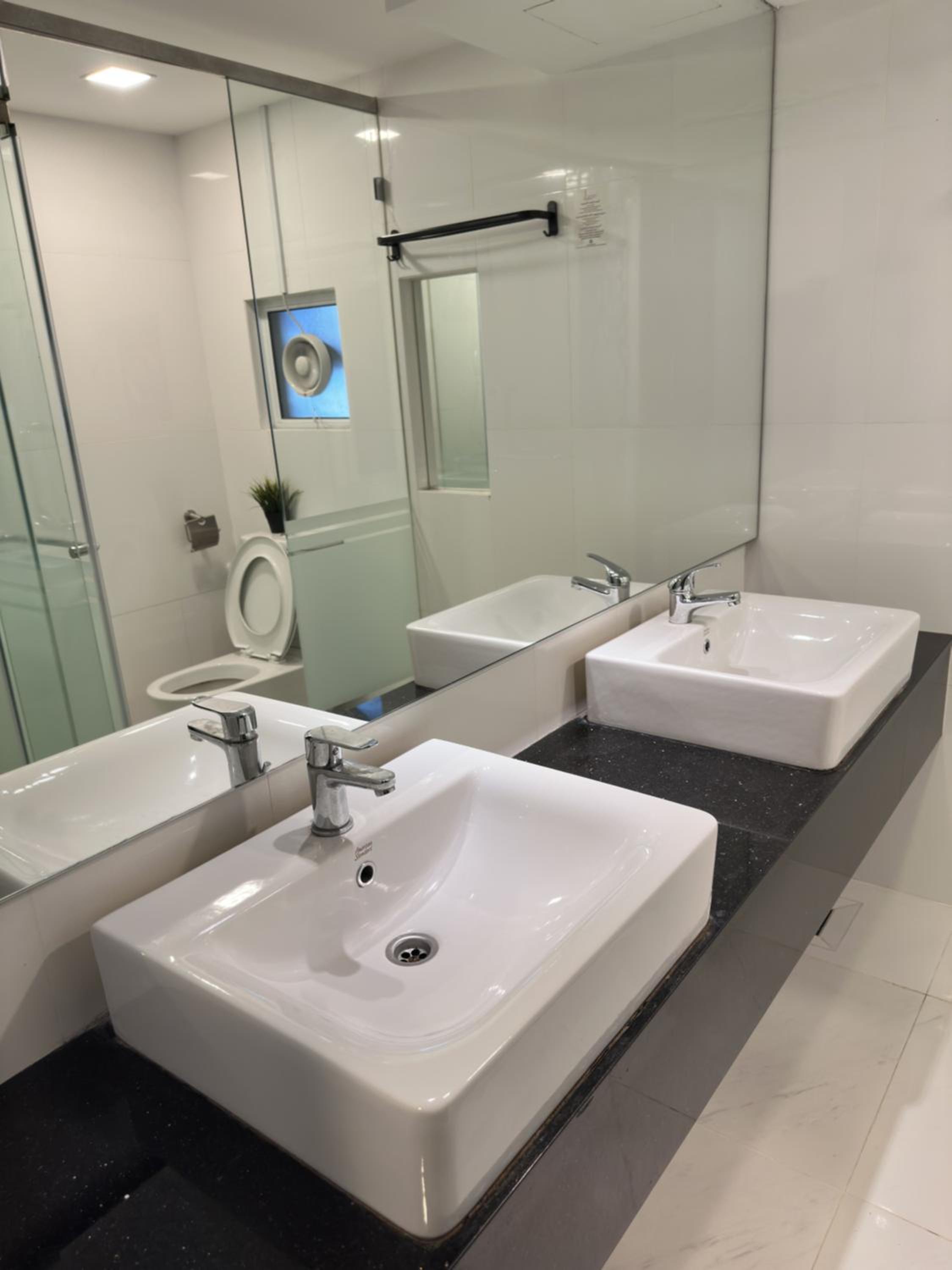 Seaview 2BR Duplex at Maritime Georgetown with Pool & Gym 73A