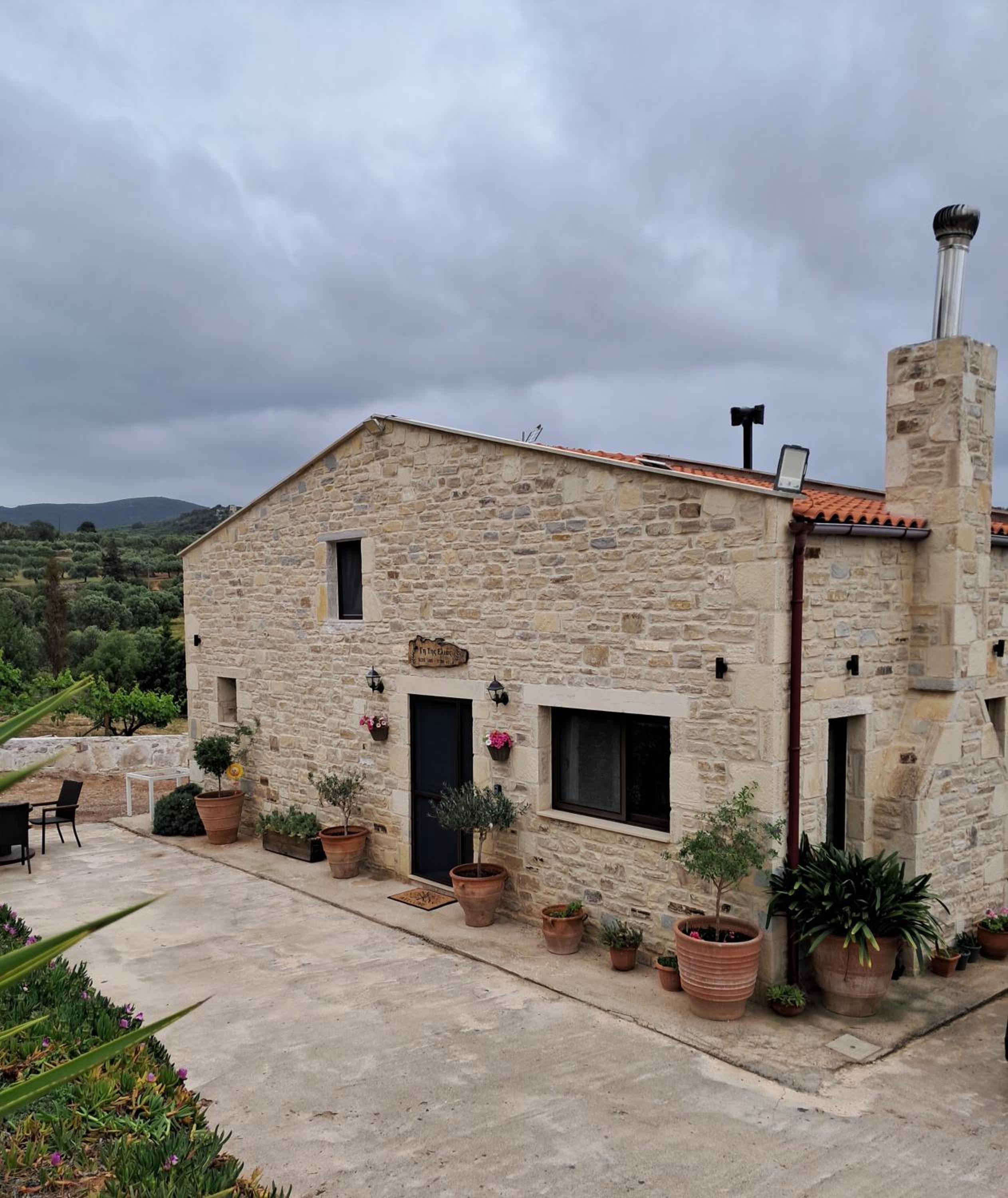 OLIVE LAND - ΓΗ ΤΗΣ ΕΛΙΑΣ / STONE VILLA.