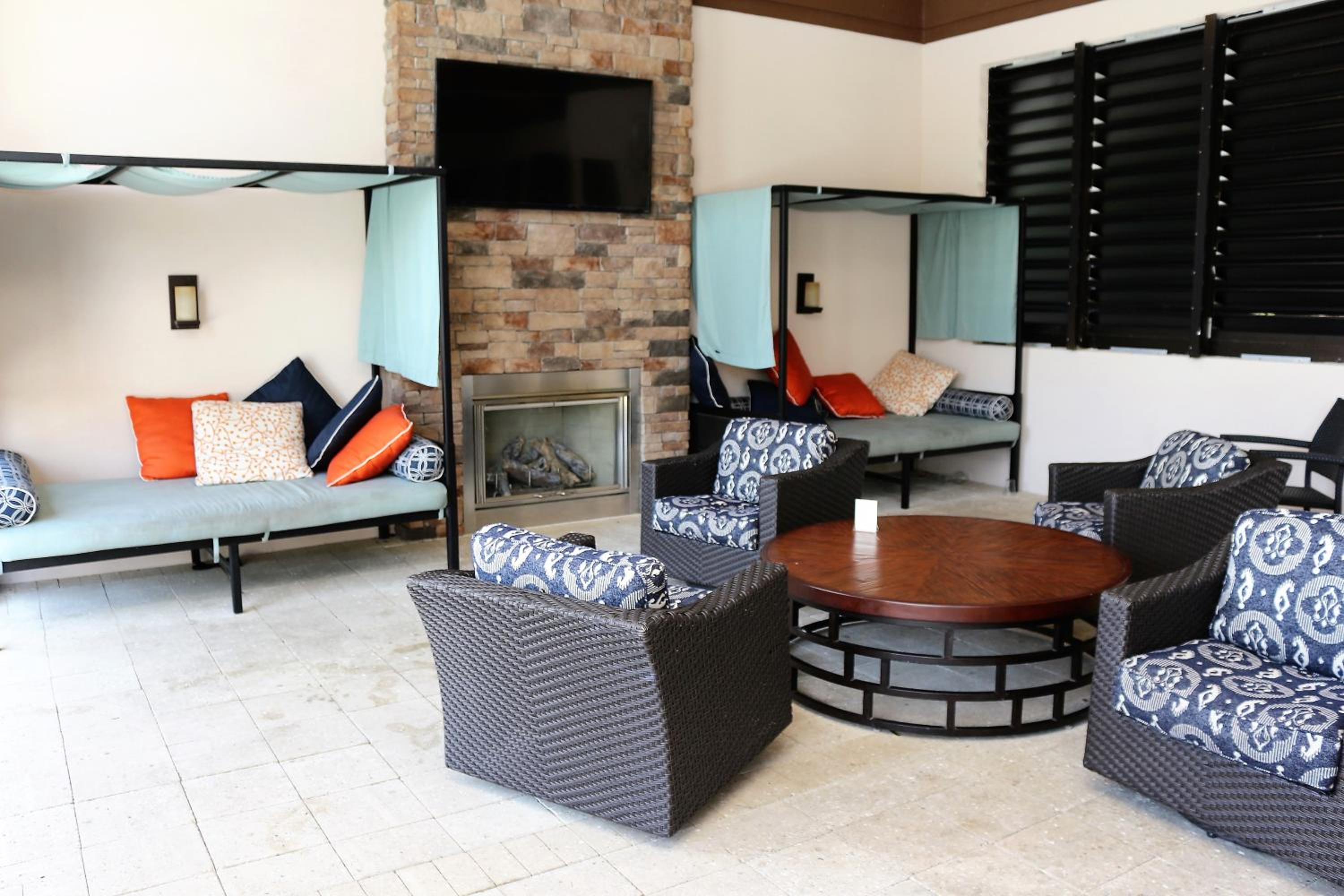 Spacious Home with Private Pool and Spa in Solterra Gates Resort Nr Disney