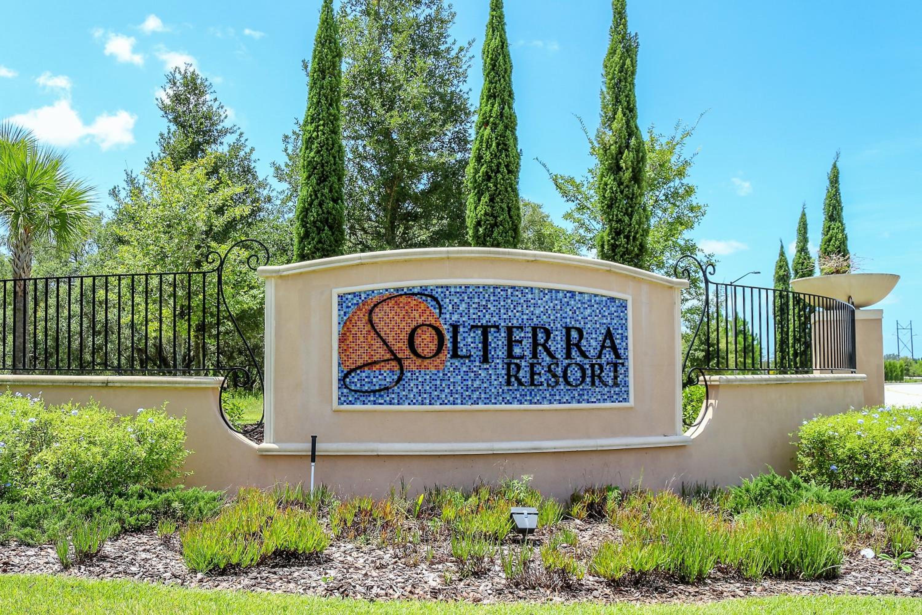 Spacious Home with Private Pool and Spa in Solterra Gates Resort Nr Disney
