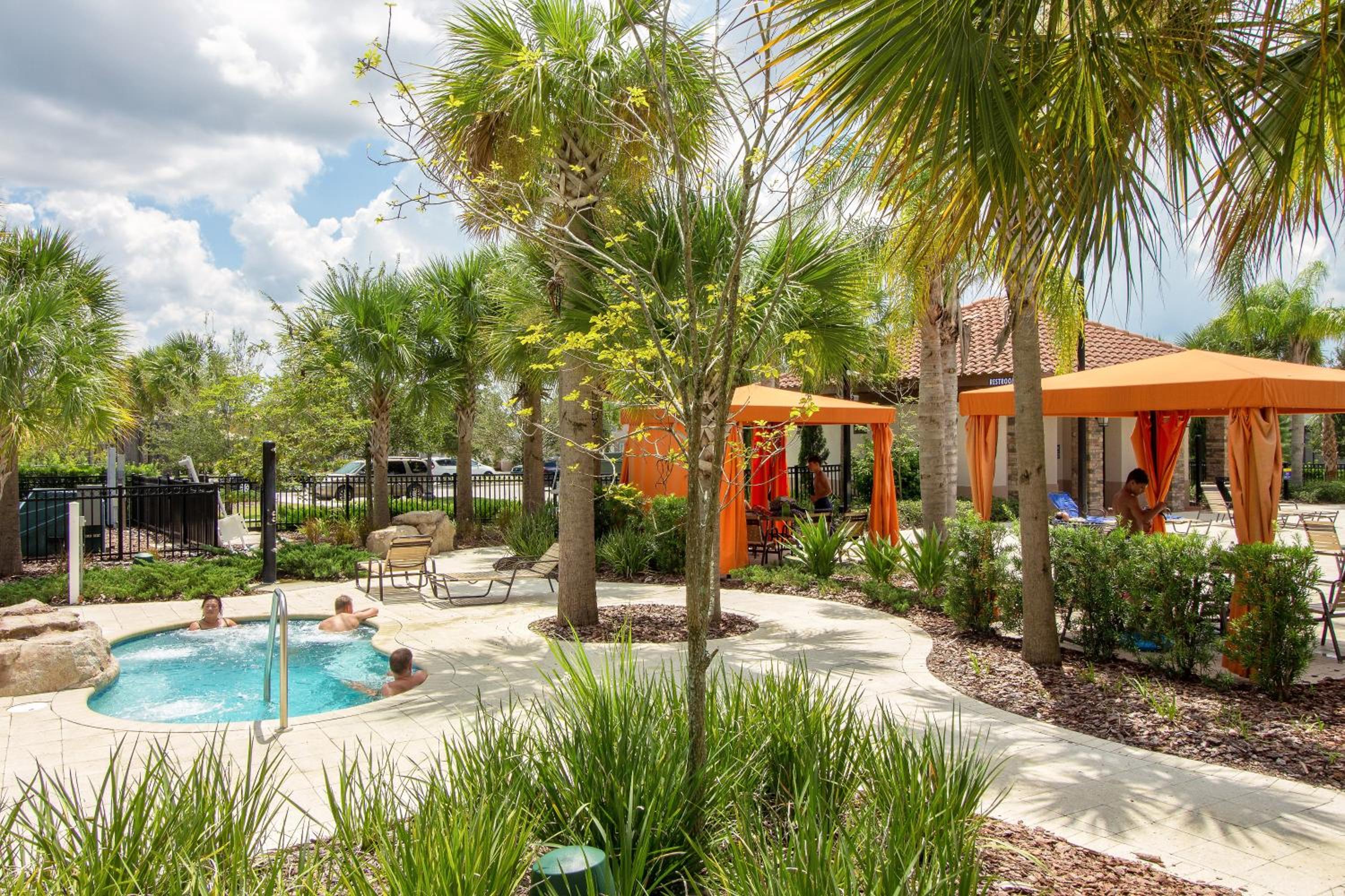 Spacious Home with Private Pool and Spa in Solterra Gates Resort Nr Disney