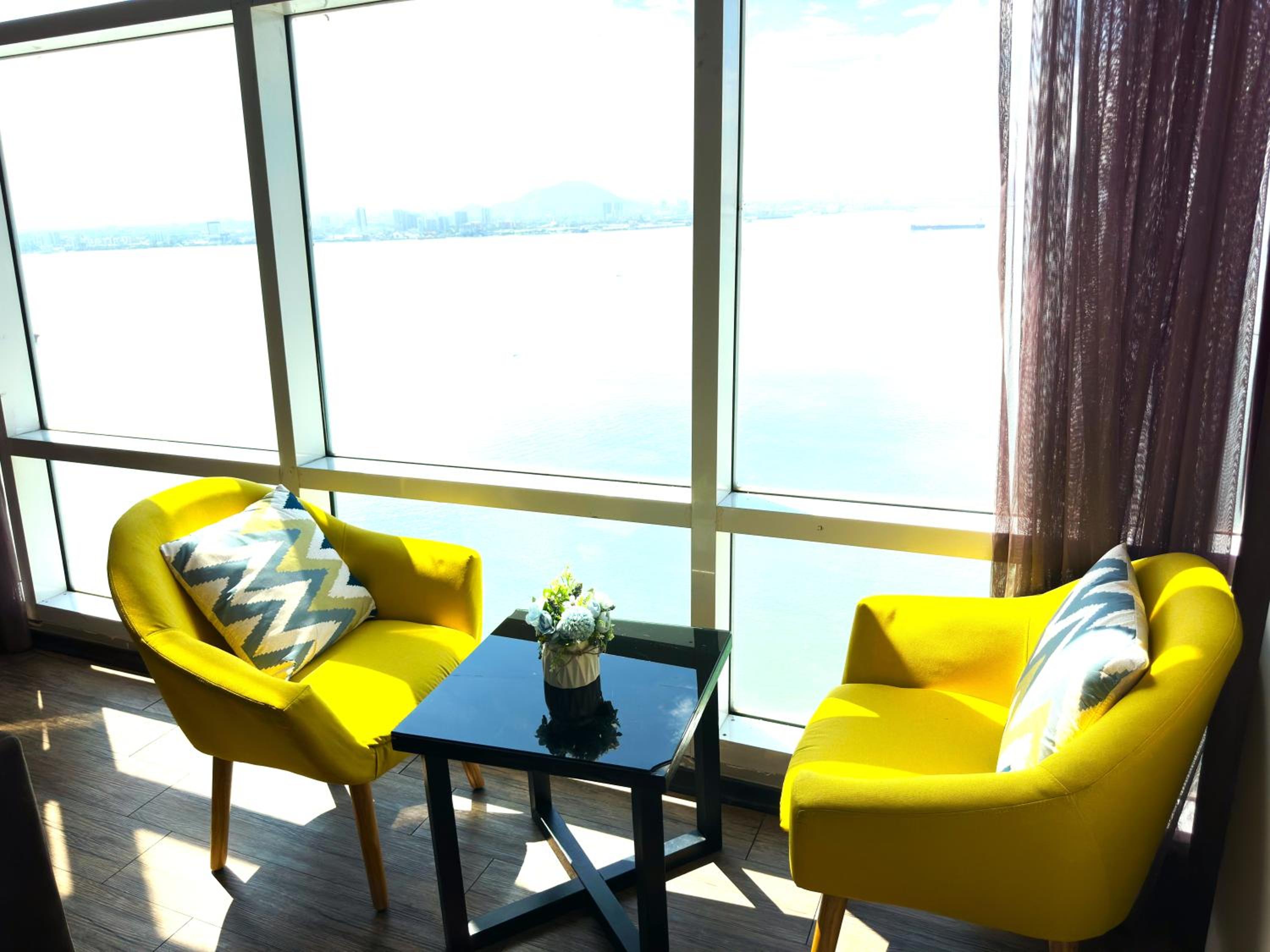 Seaview 2BR Duplex at Maritime Georgetown with Pool & Gym 73A