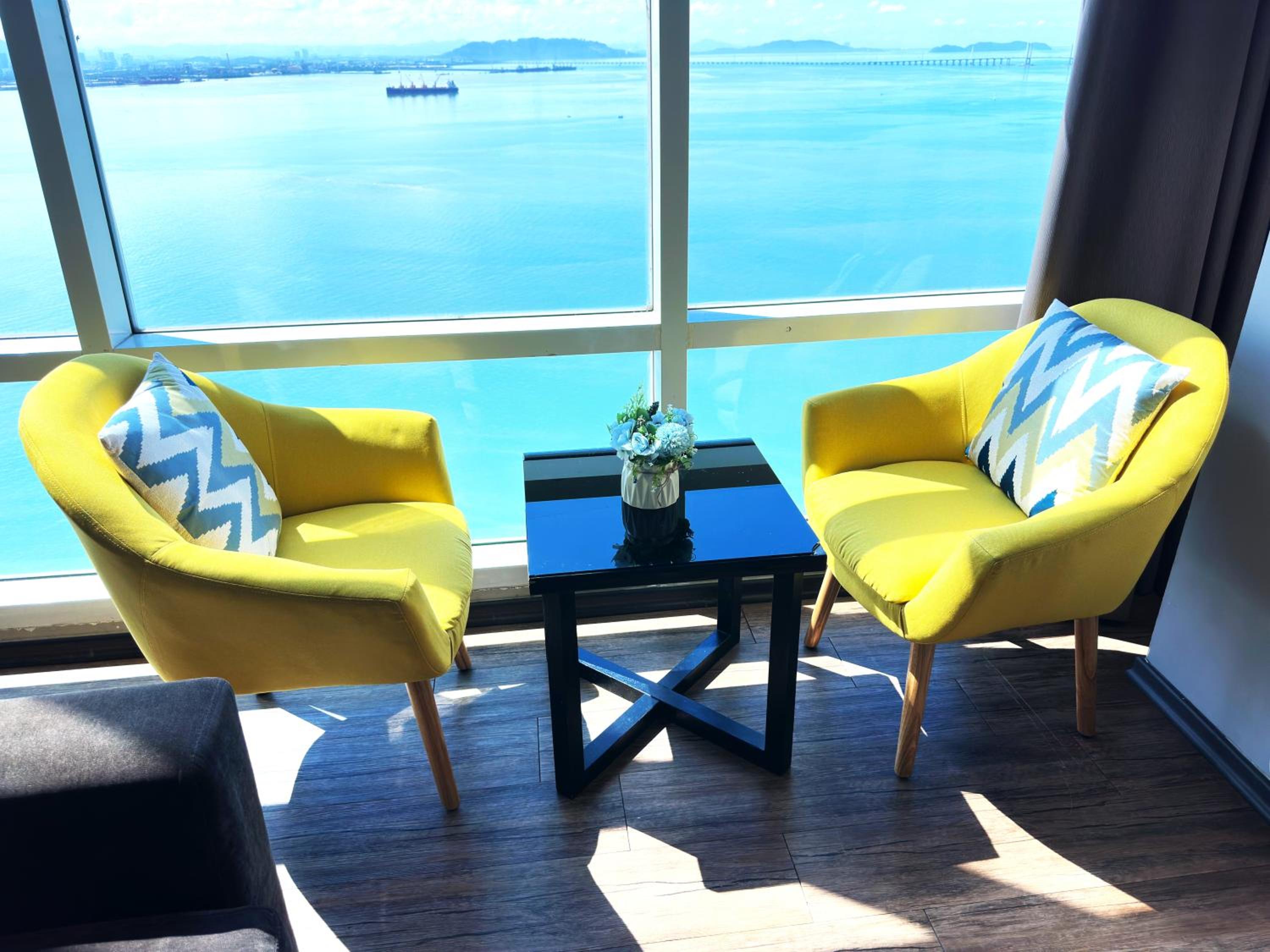 Seaview 2BR Duplex at Maritime Georgetown with Pool & Gym 73A