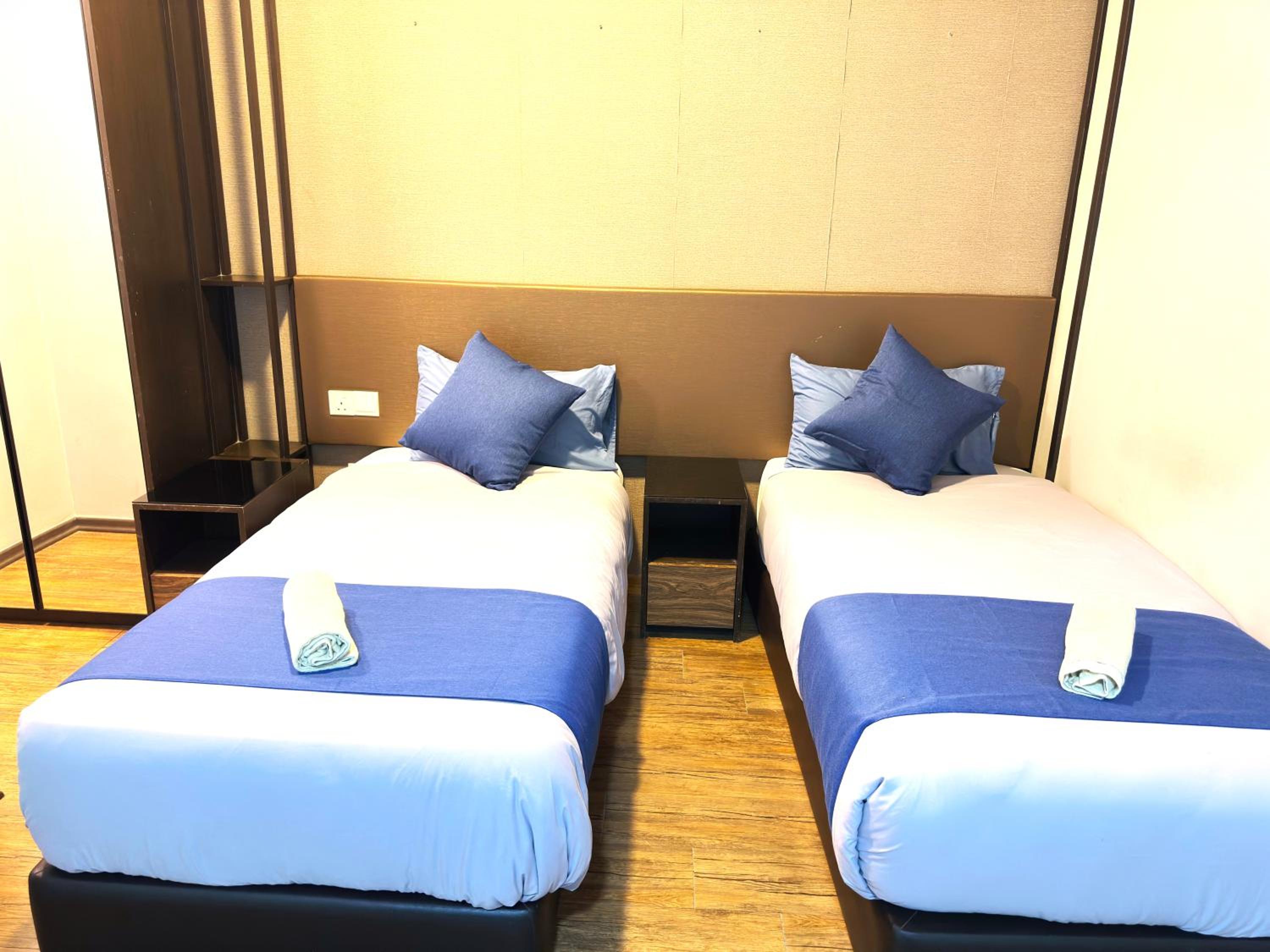 Seaview 2BR Duplex at Maritime Georgetown with Pool & Gym 73A