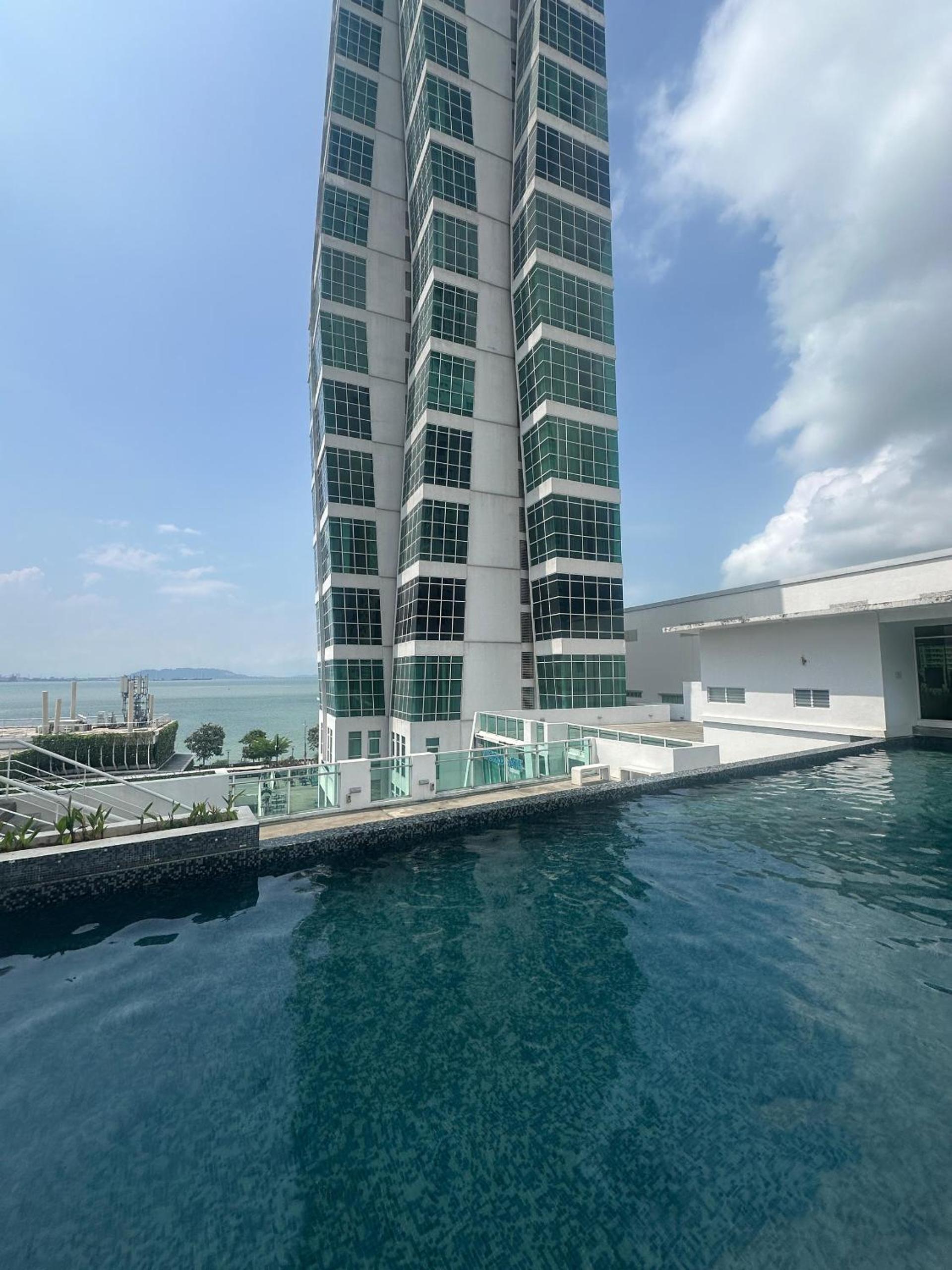 Seaview 2BR Duplex at Maritime Georgetown with Pool & Gym 73A