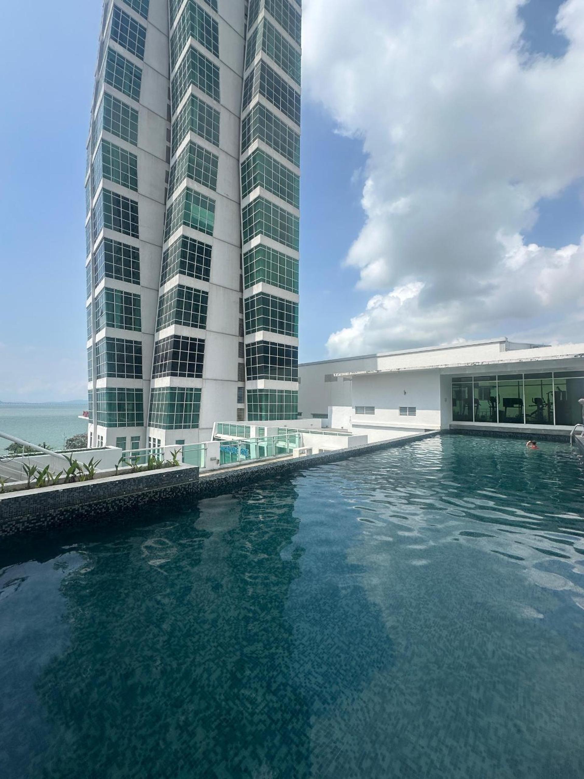 Seaview 2BR Duplex at Maritime Georgetown with Pool & Gym 73A