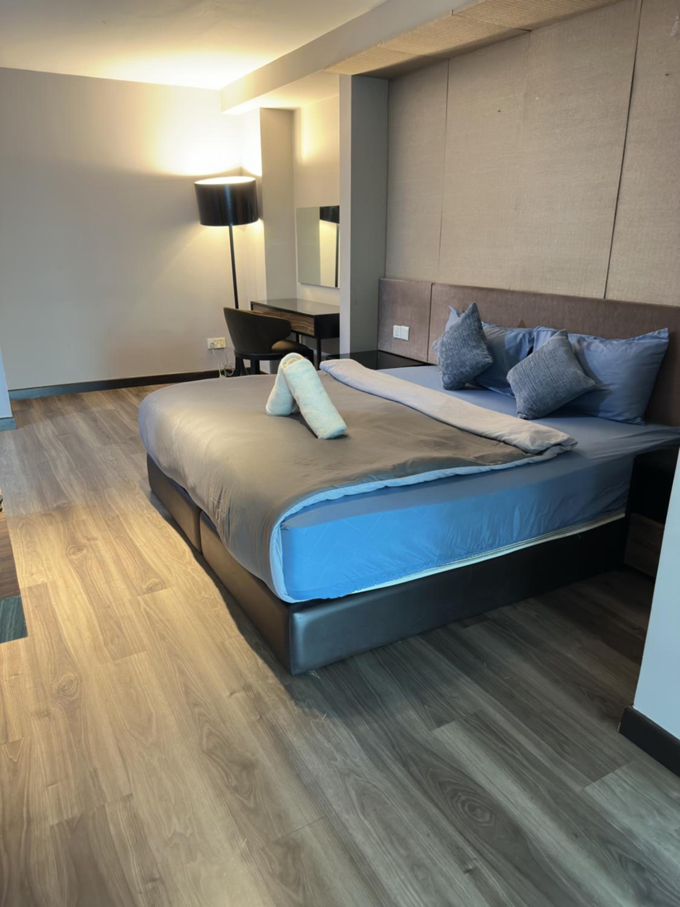 Seaview 2BR Duplex at Maritime Georgetown with Pool & Gym 73A