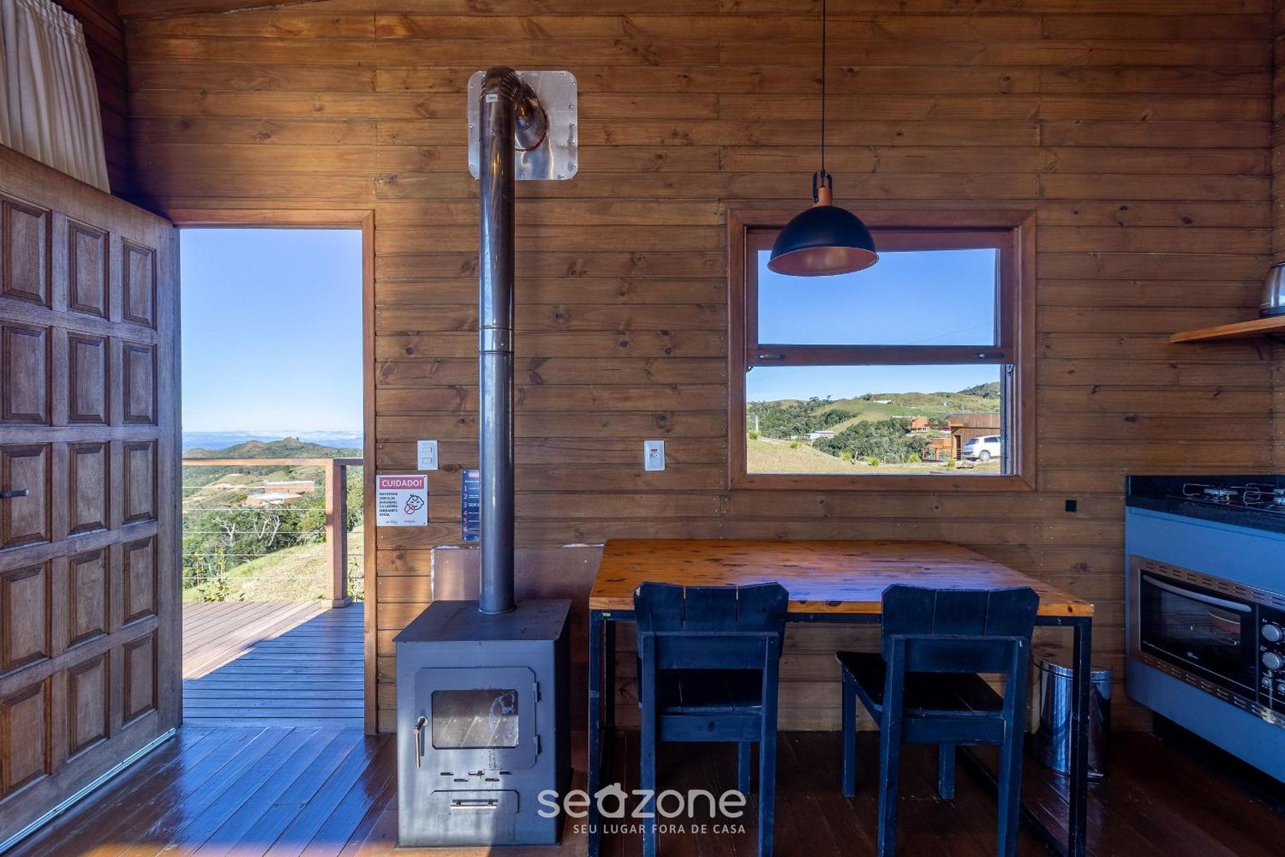Cabin with panoramic view of the Sierra VST006