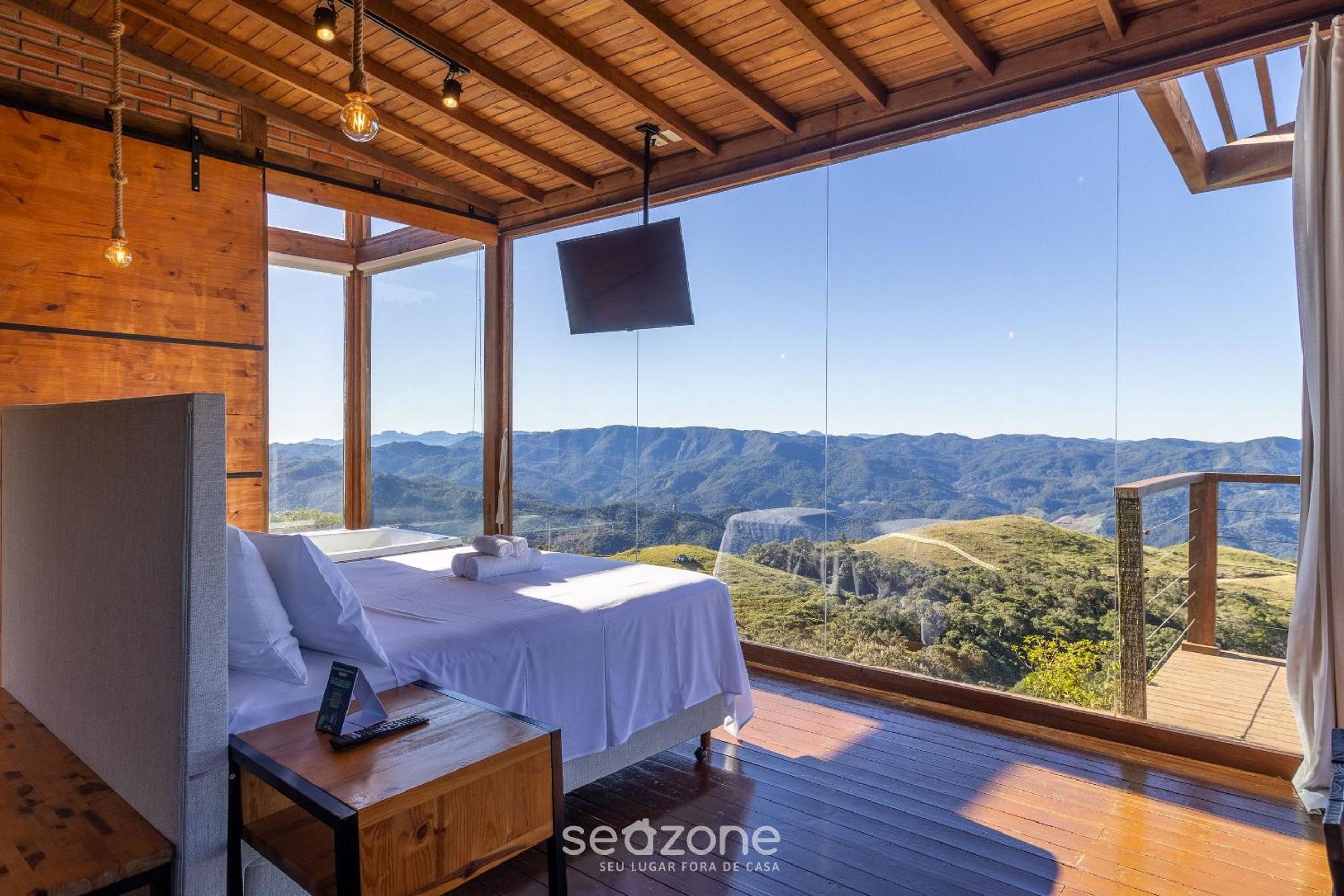 Cabin with panoramic view of the Sierra VST006