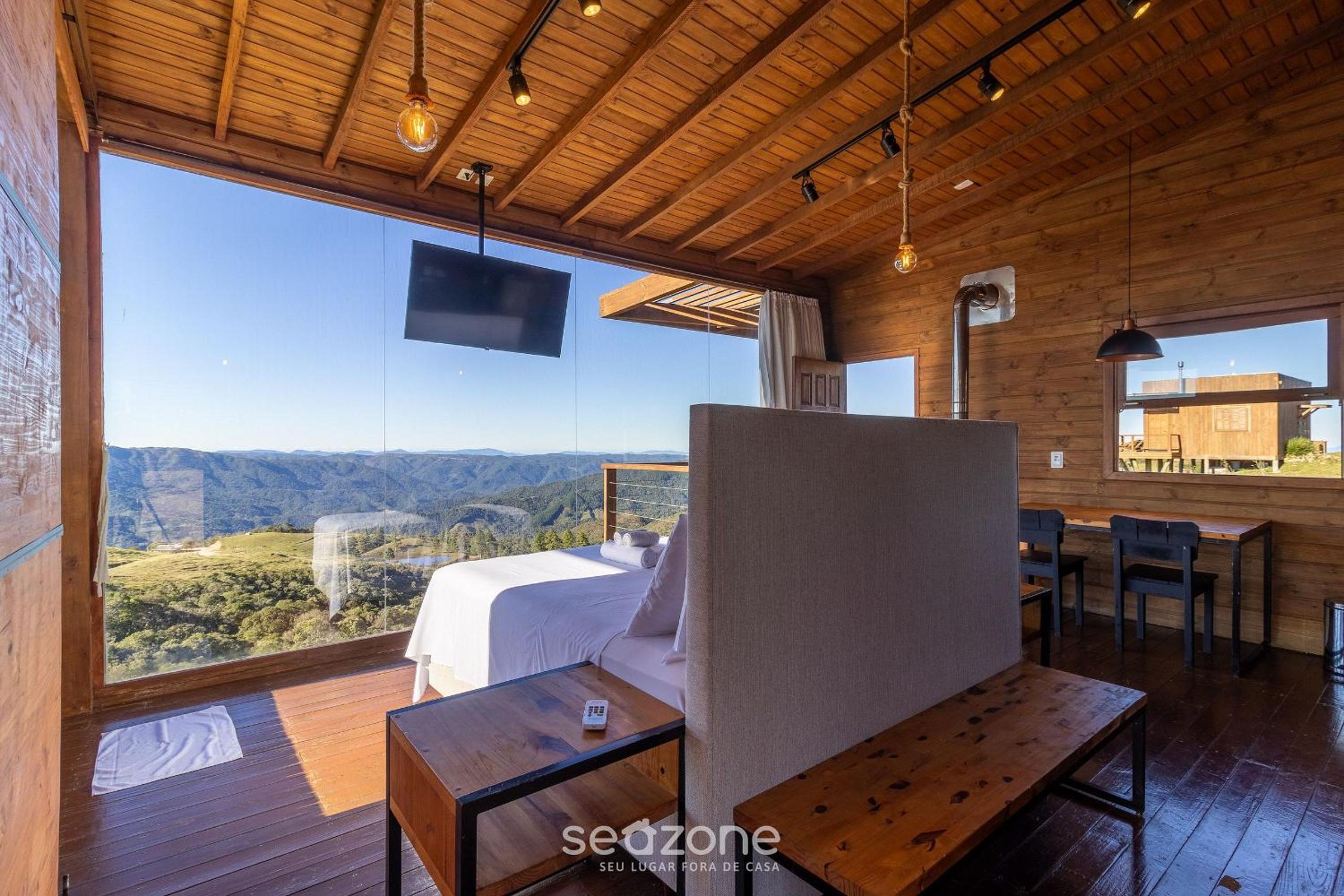 Cabin with panoramic view of the Sierra VST006