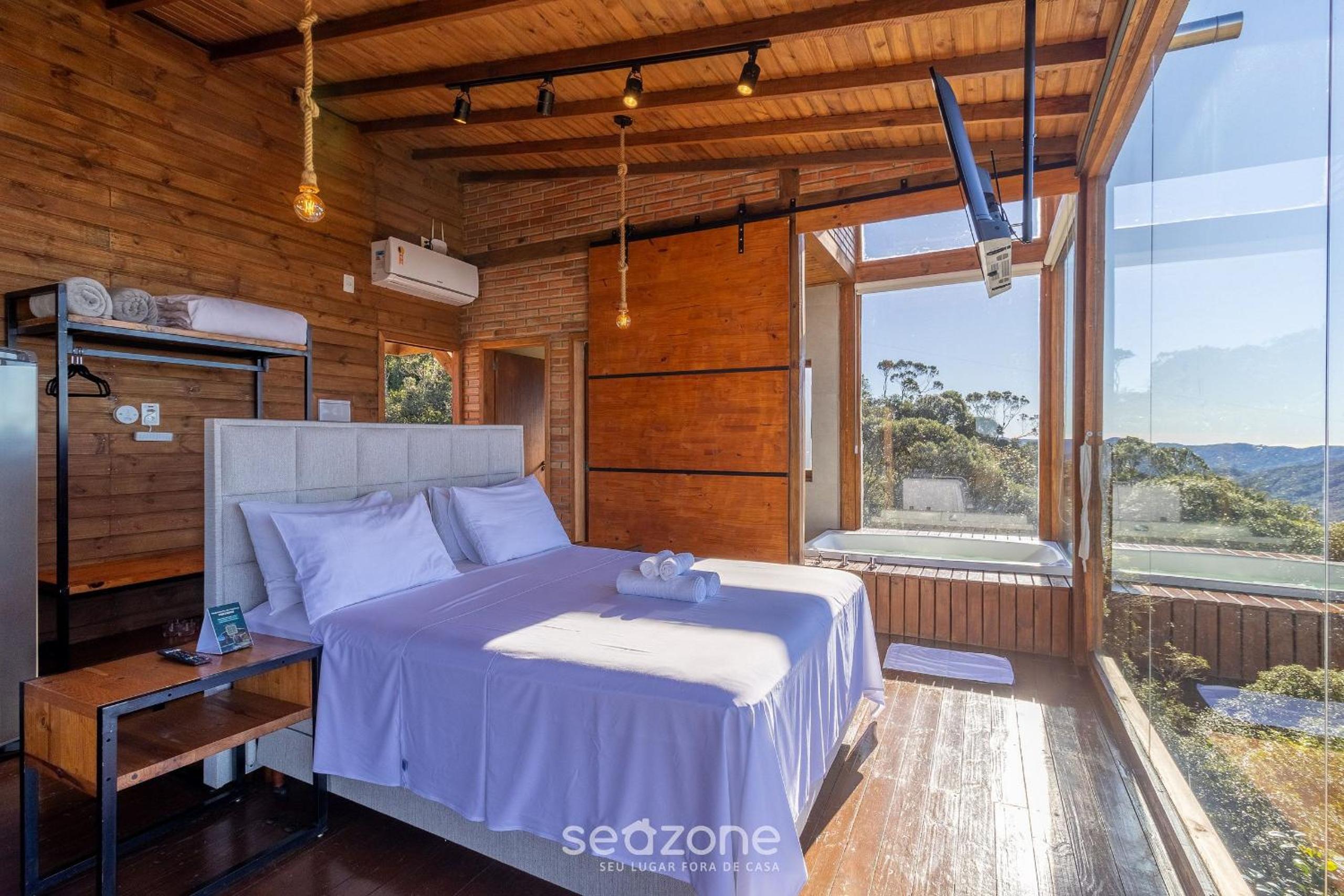 Cabin with panoramic view of the Sierra VST006