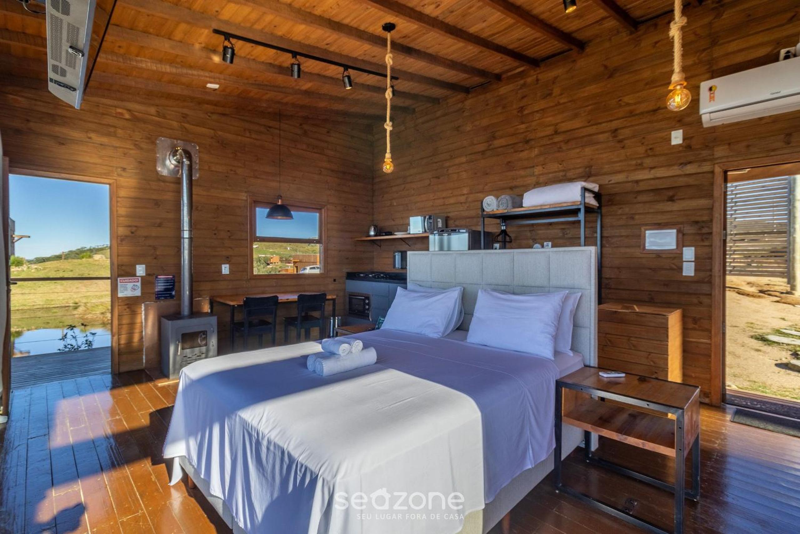 Cabin with panoramic view of the Sierra VST006