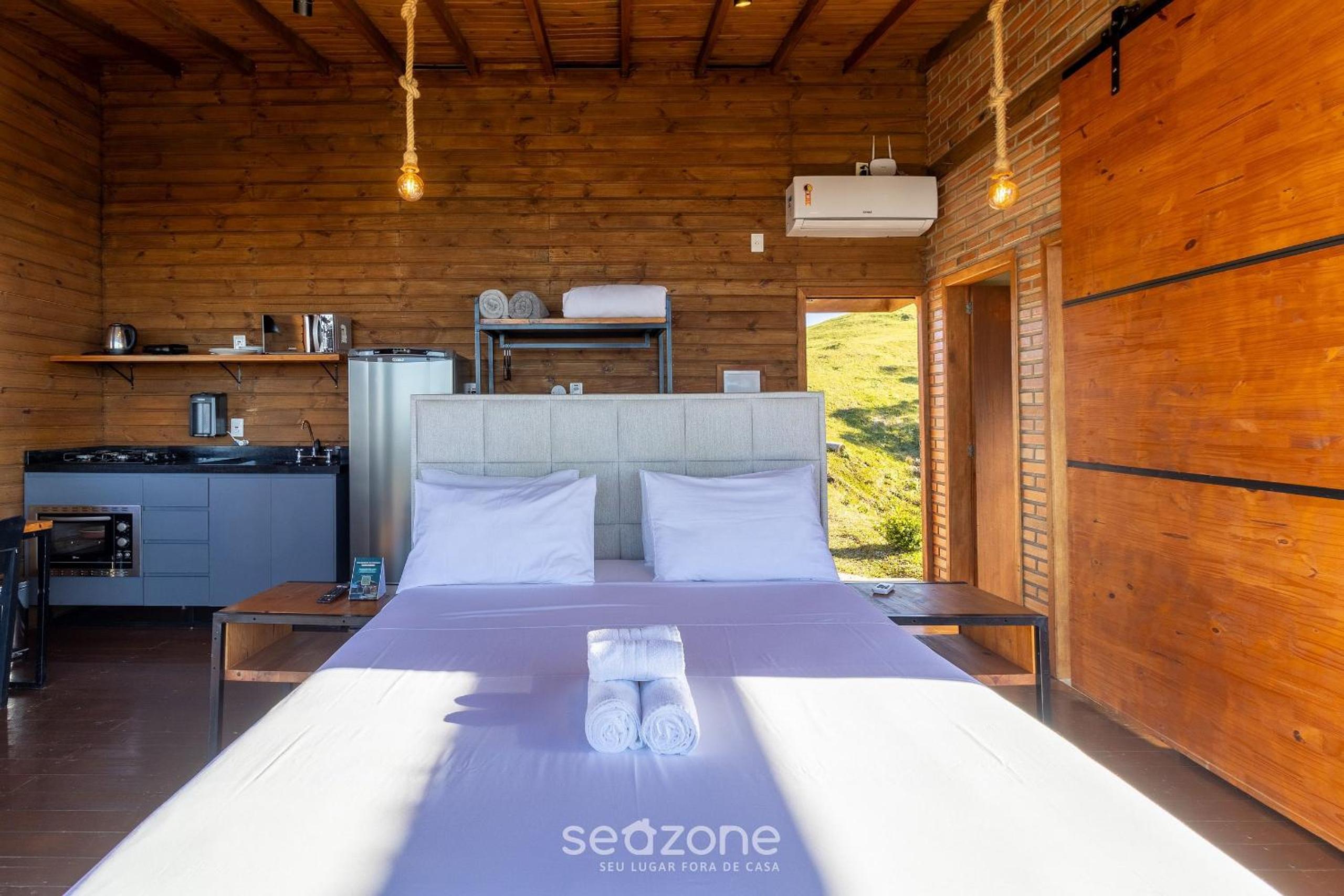 Cabin with panoramic view of the Sierra VST006