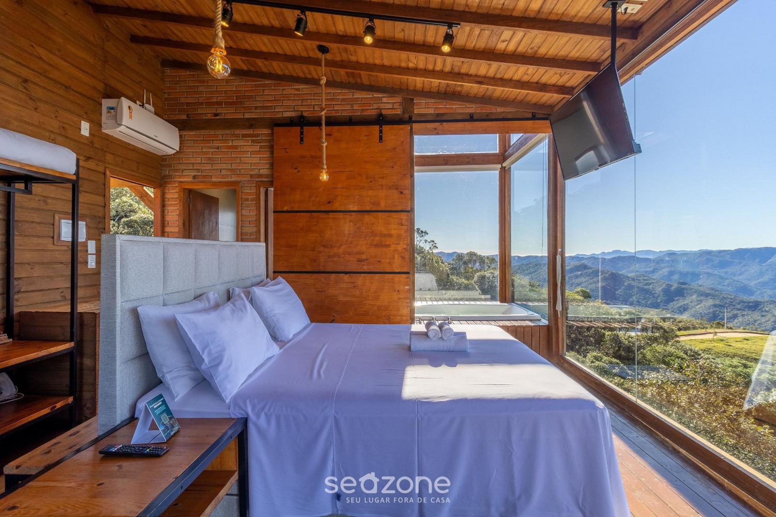 Cabin with panoramic view of the Sierra VST006
