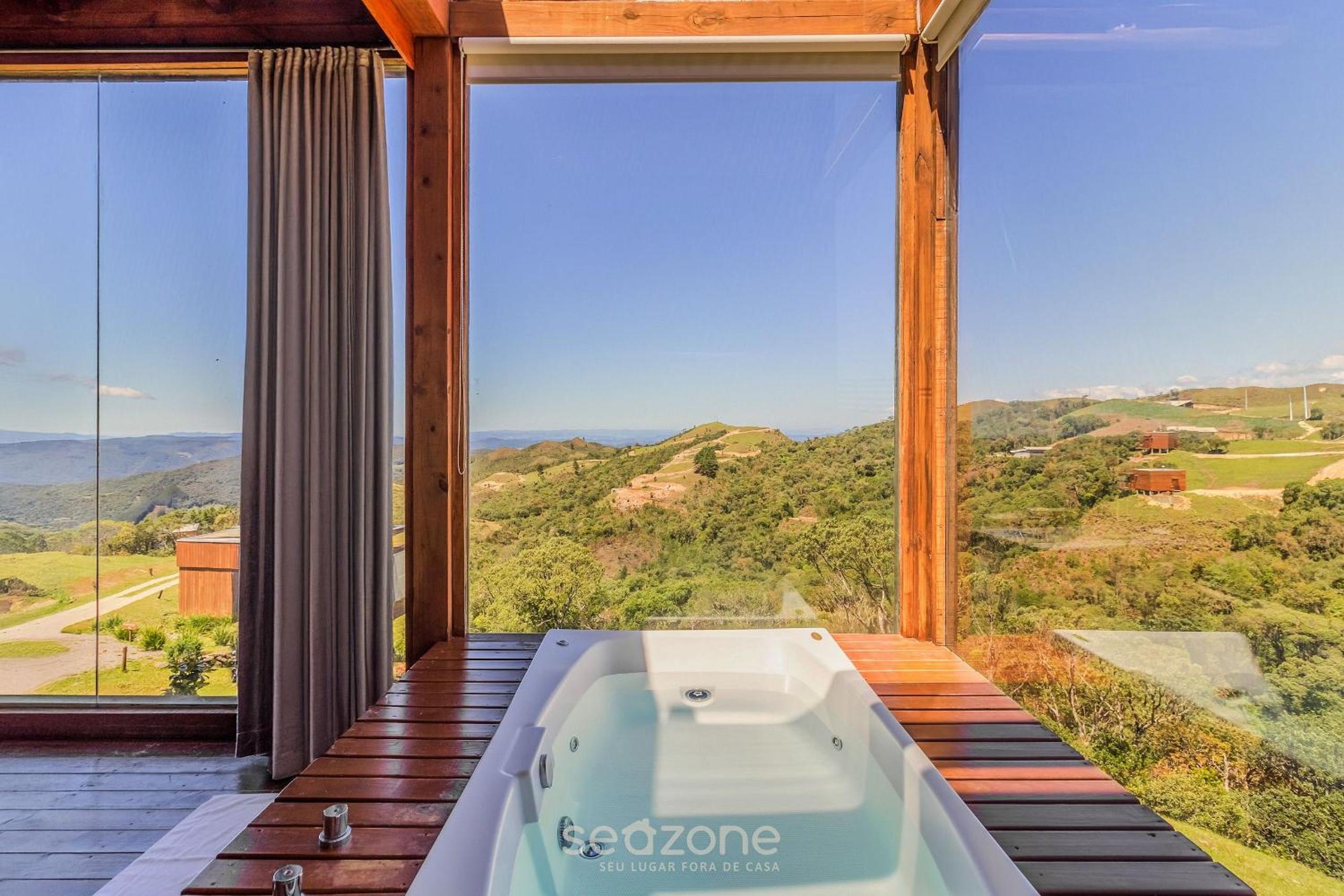 Cabin with fantastic view and jacuzzi VST007