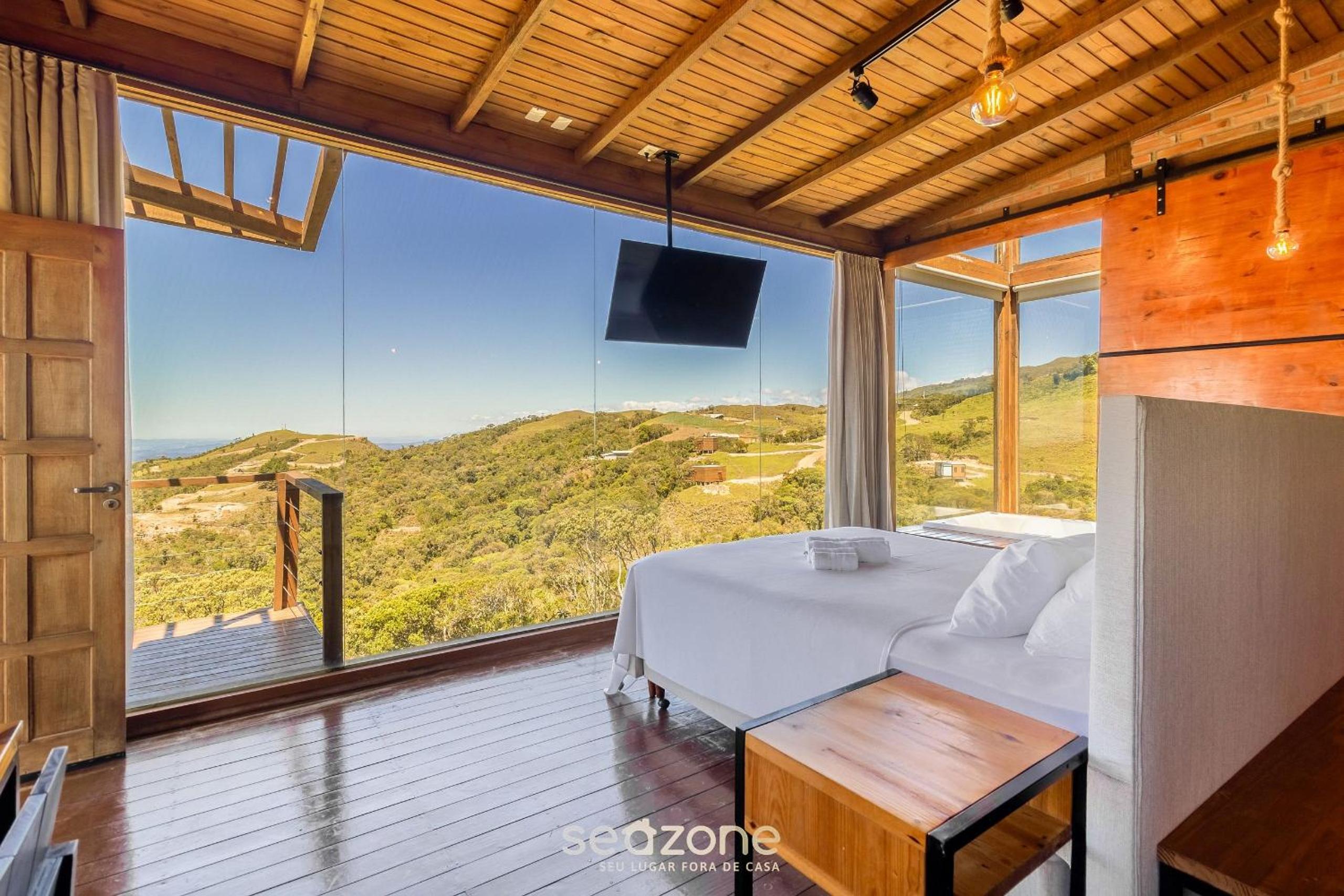 Cabin with fantastic view and jacuzzi VST007