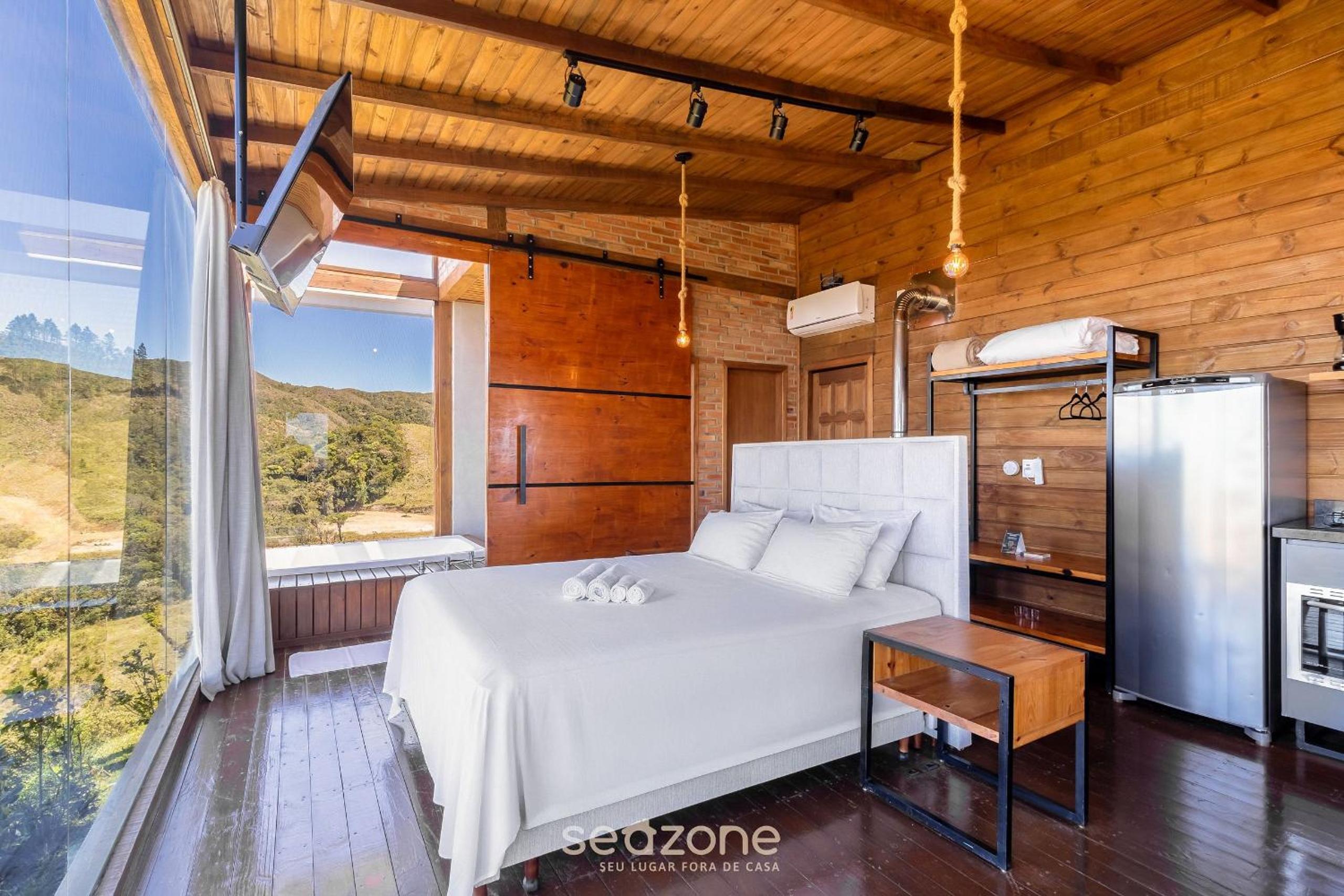 Cabin with fantastic view and jacuzzi VST007