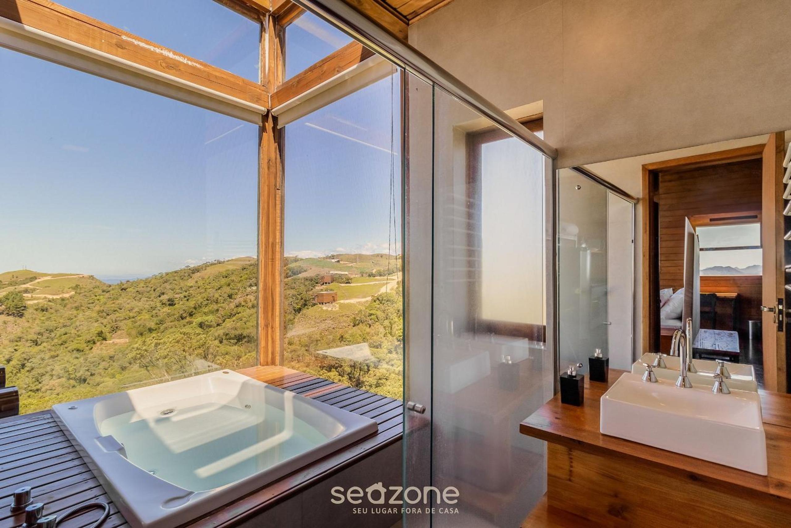 Cabin with fantastic view and jacuzzi VST007