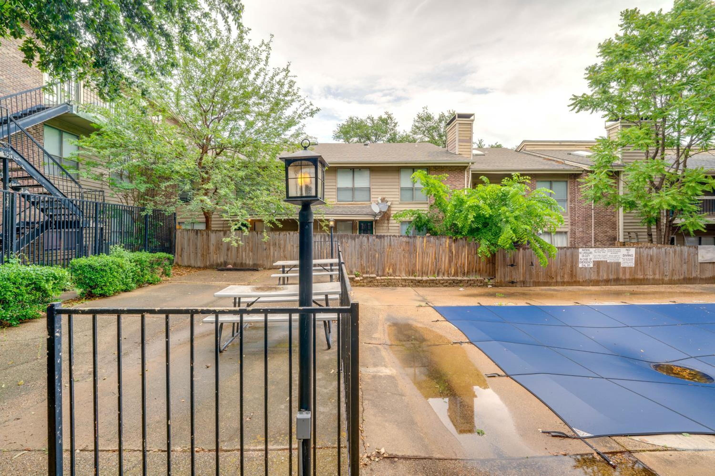 1 Mi to NorthPark Center Bright Dallas Condo