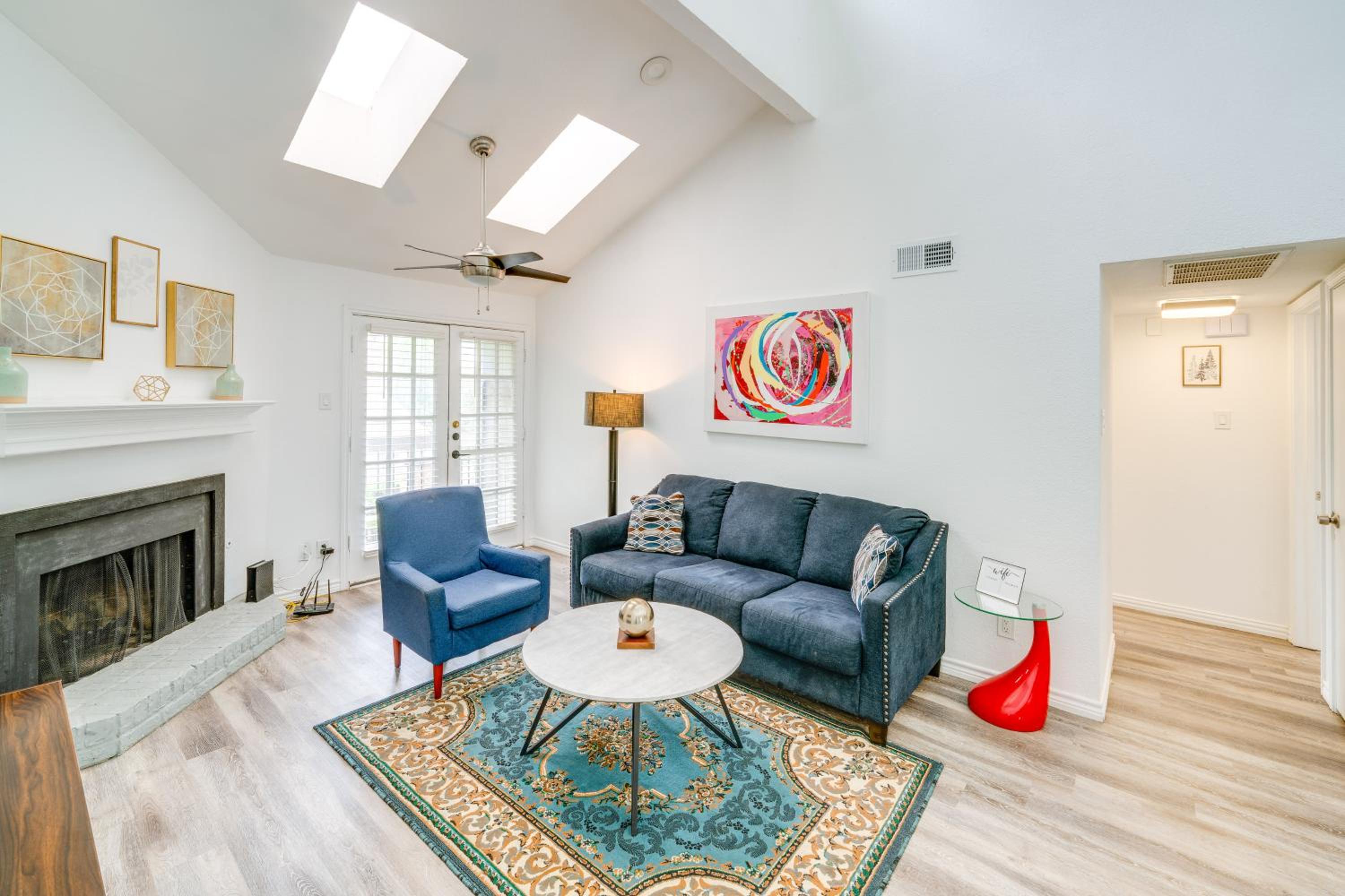 1 Mi to NorthPark Center Bright Dallas Condo