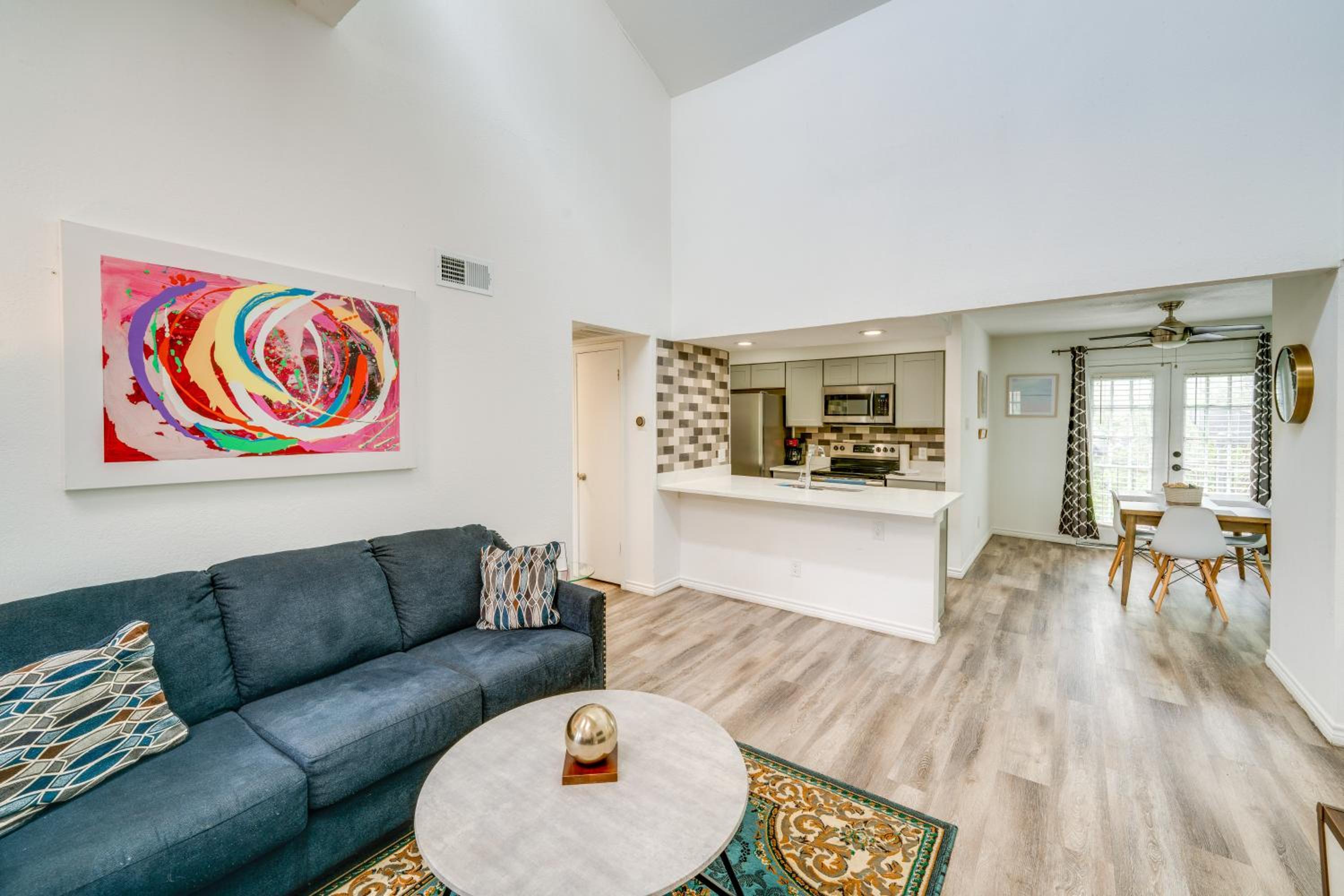 1 Mi to NorthPark Center Bright Dallas Condo