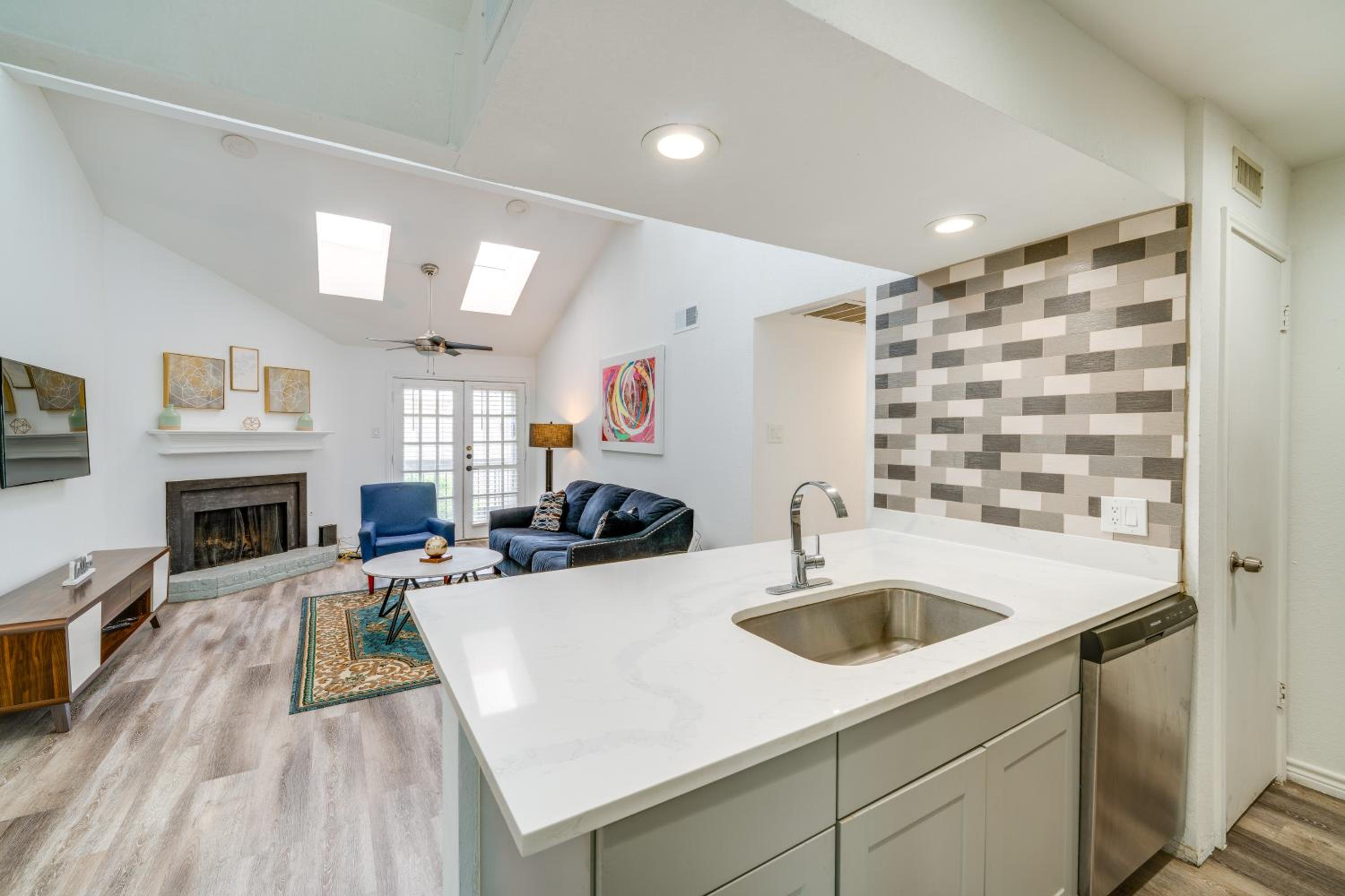 1 Mi to NorthPark Center Bright Dallas Condo