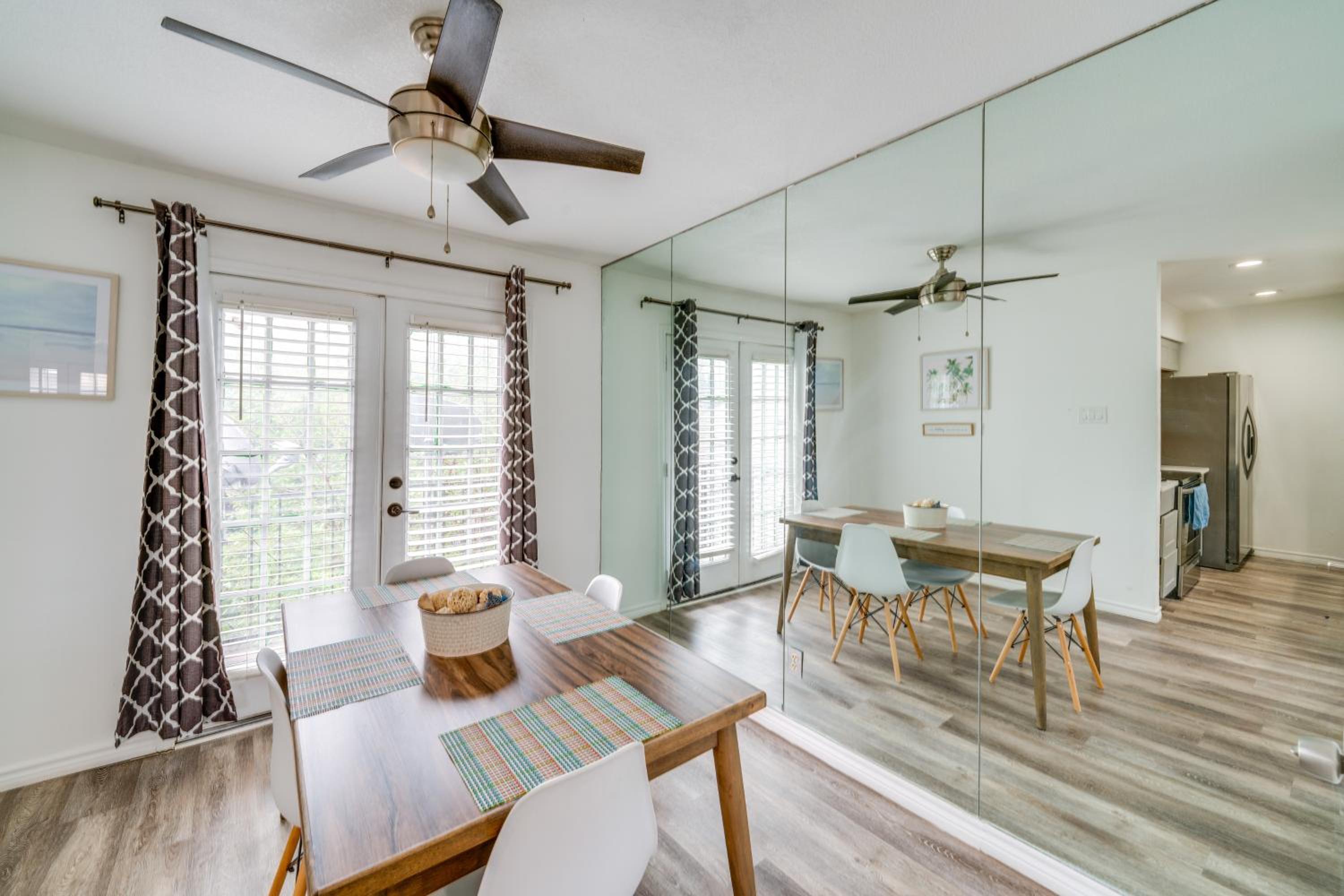 1 Mi to NorthPark Center Bright Dallas Condo