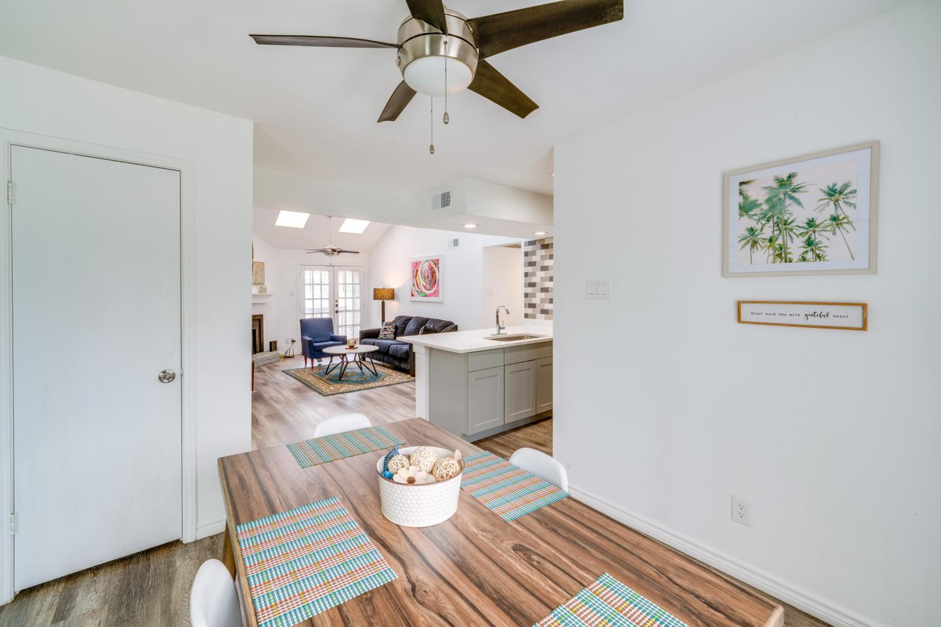 1 Mi to NorthPark Center Bright Dallas Condo