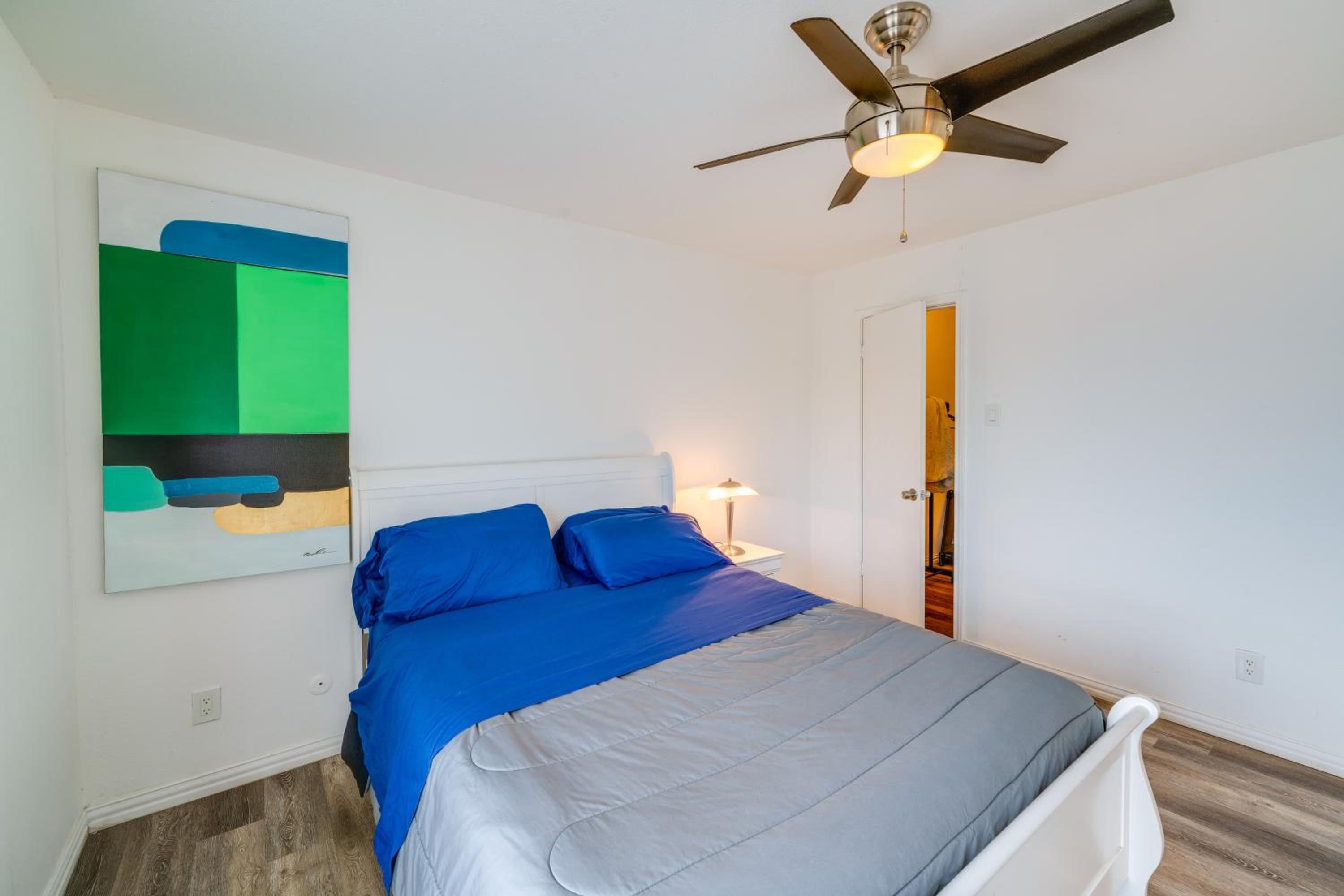 1 Mi to NorthPark Center Bright Dallas Condo