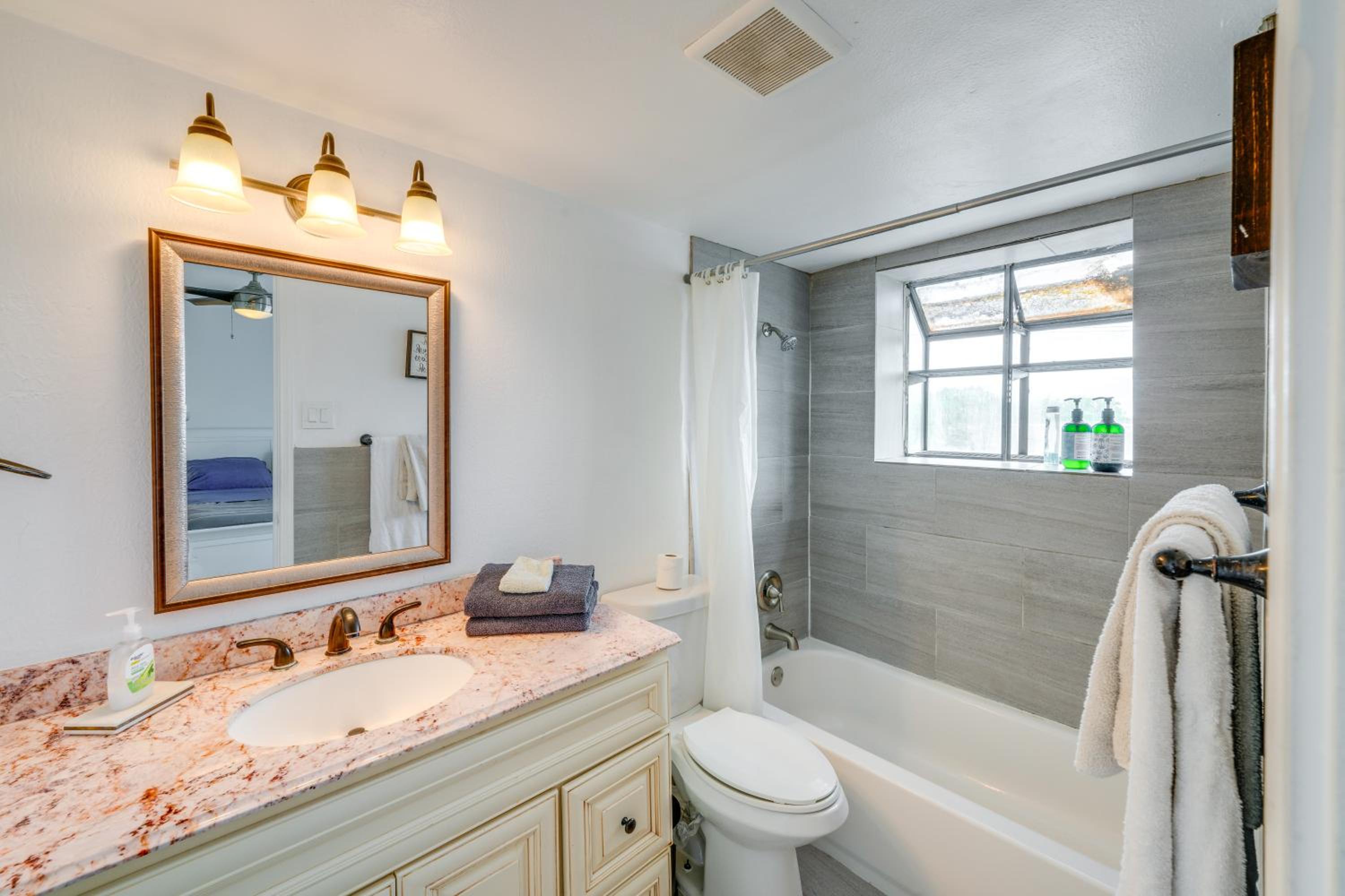 1 Mi to NorthPark Center Bright Dallas Condo