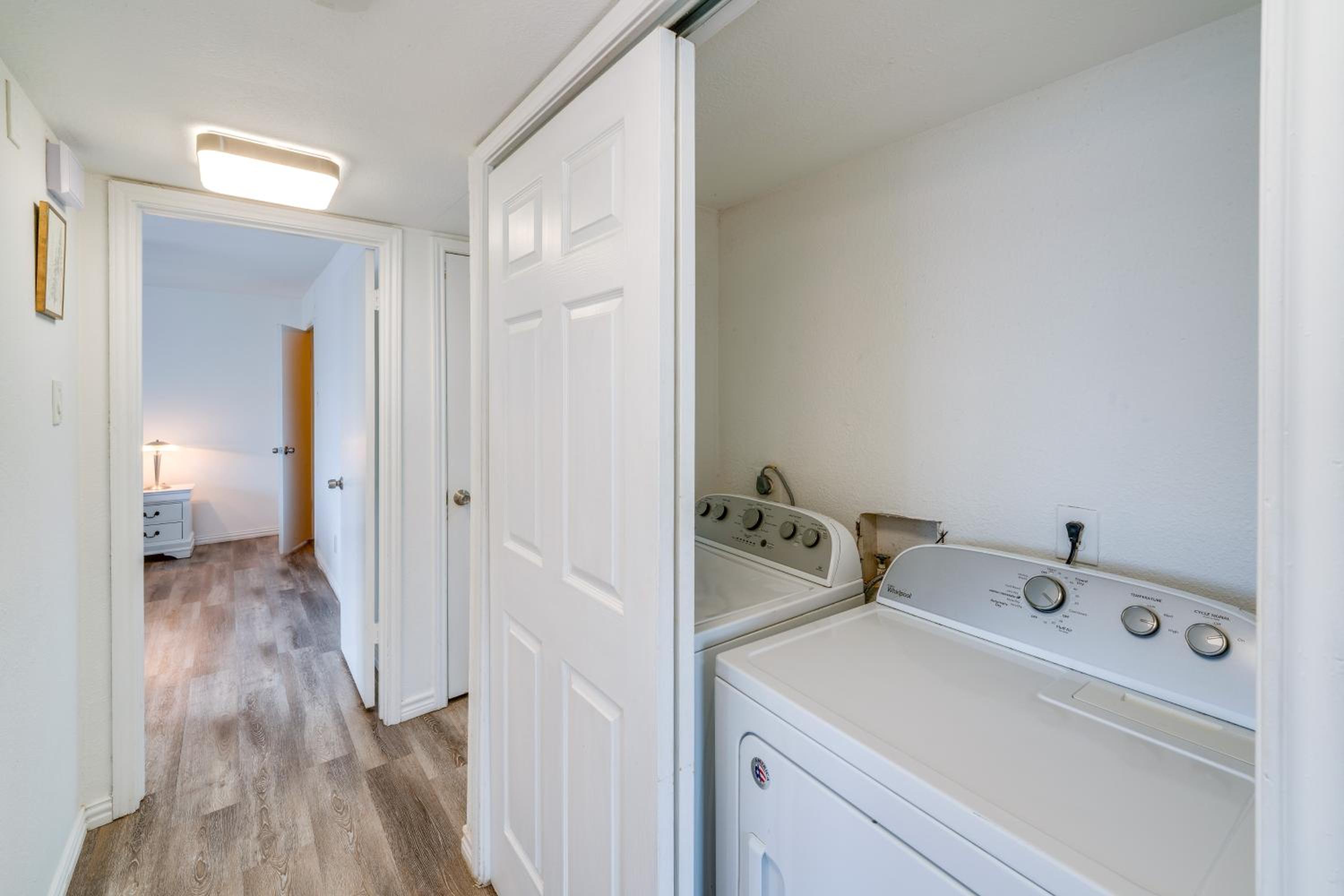 1 Mi to NorthPark Center Bright Dallas Condo