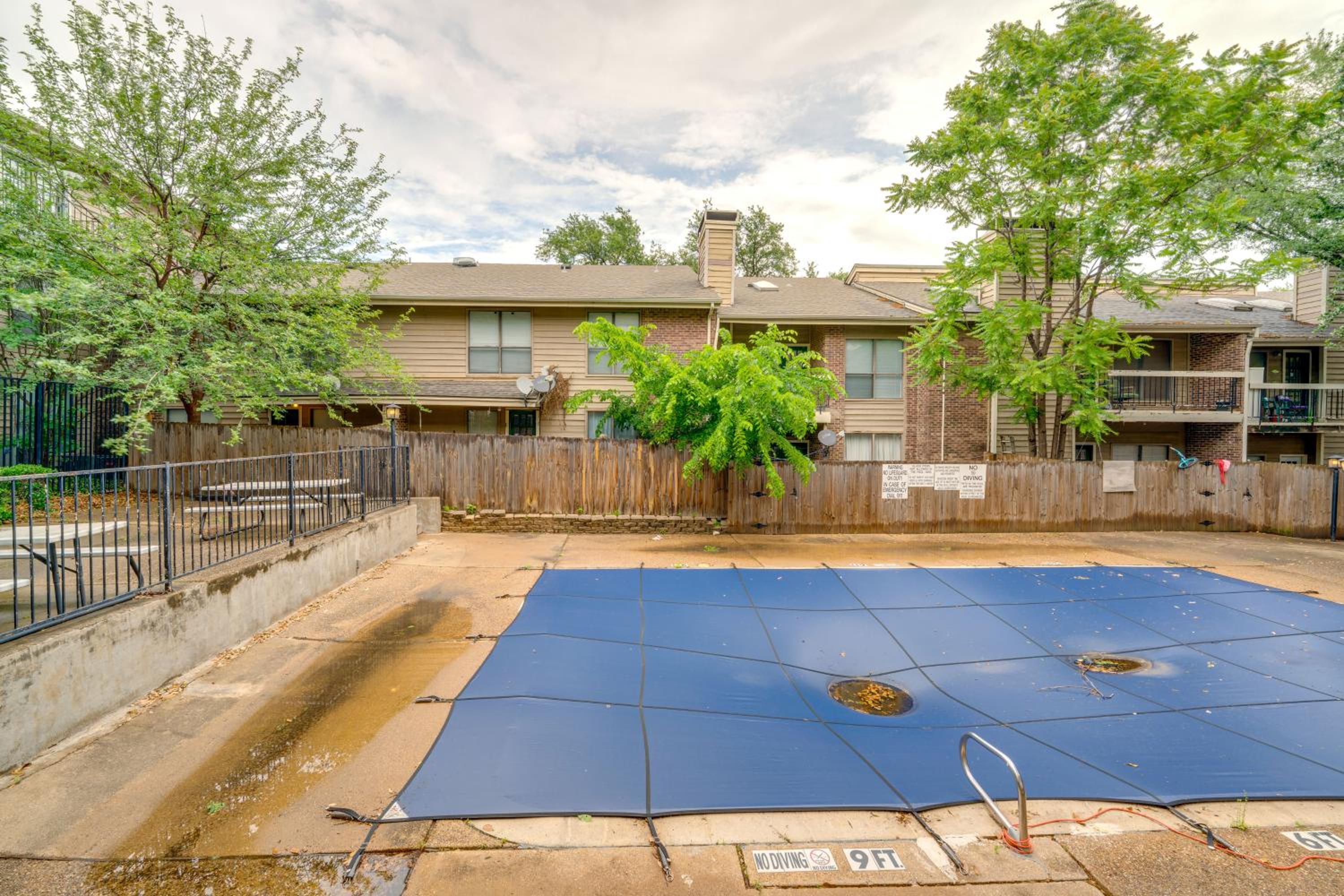 1 Mi to NorthPark Center Bright Dallas Condo