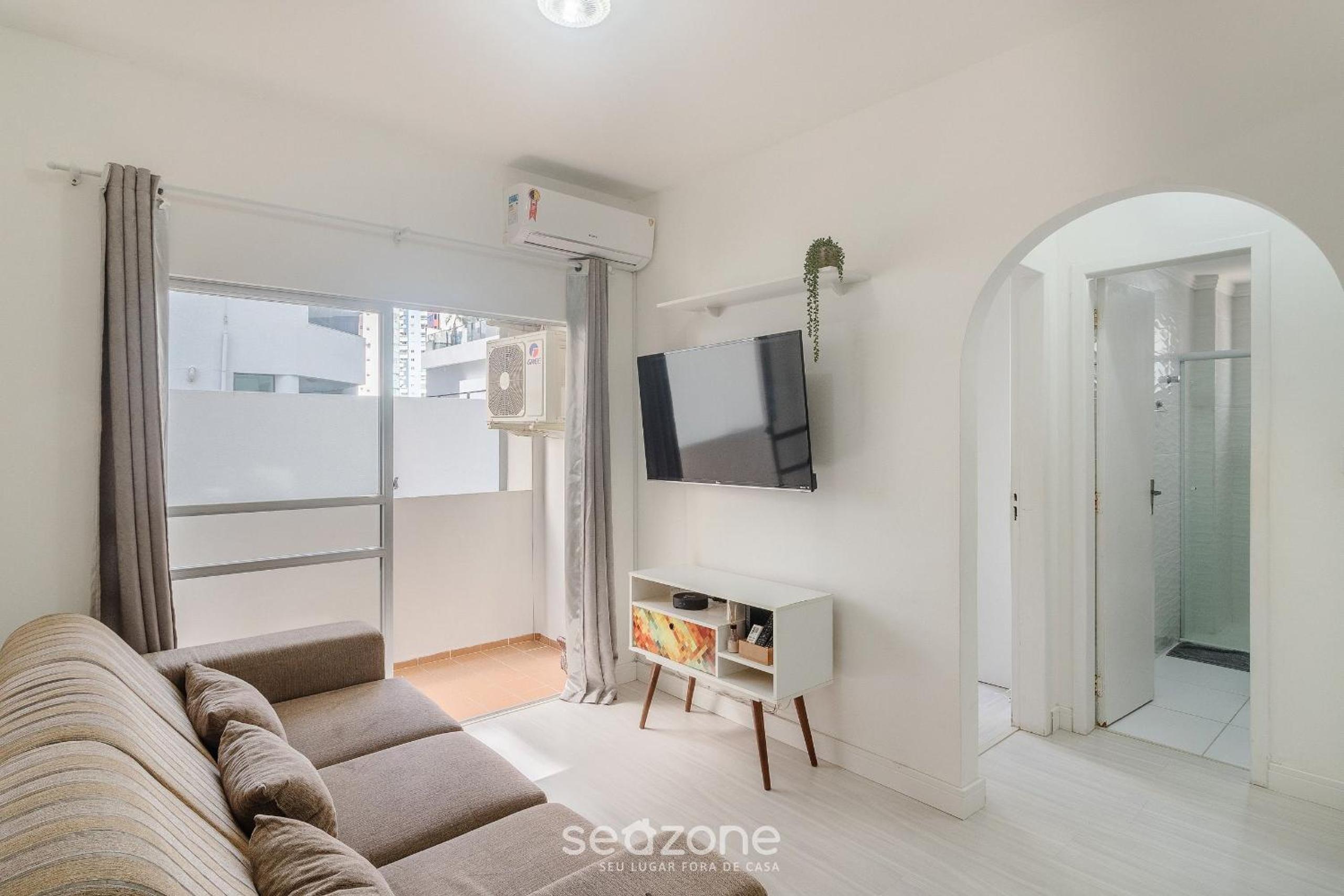 Full 2-Bed Apt 80m from the Beach in BC IDI0306