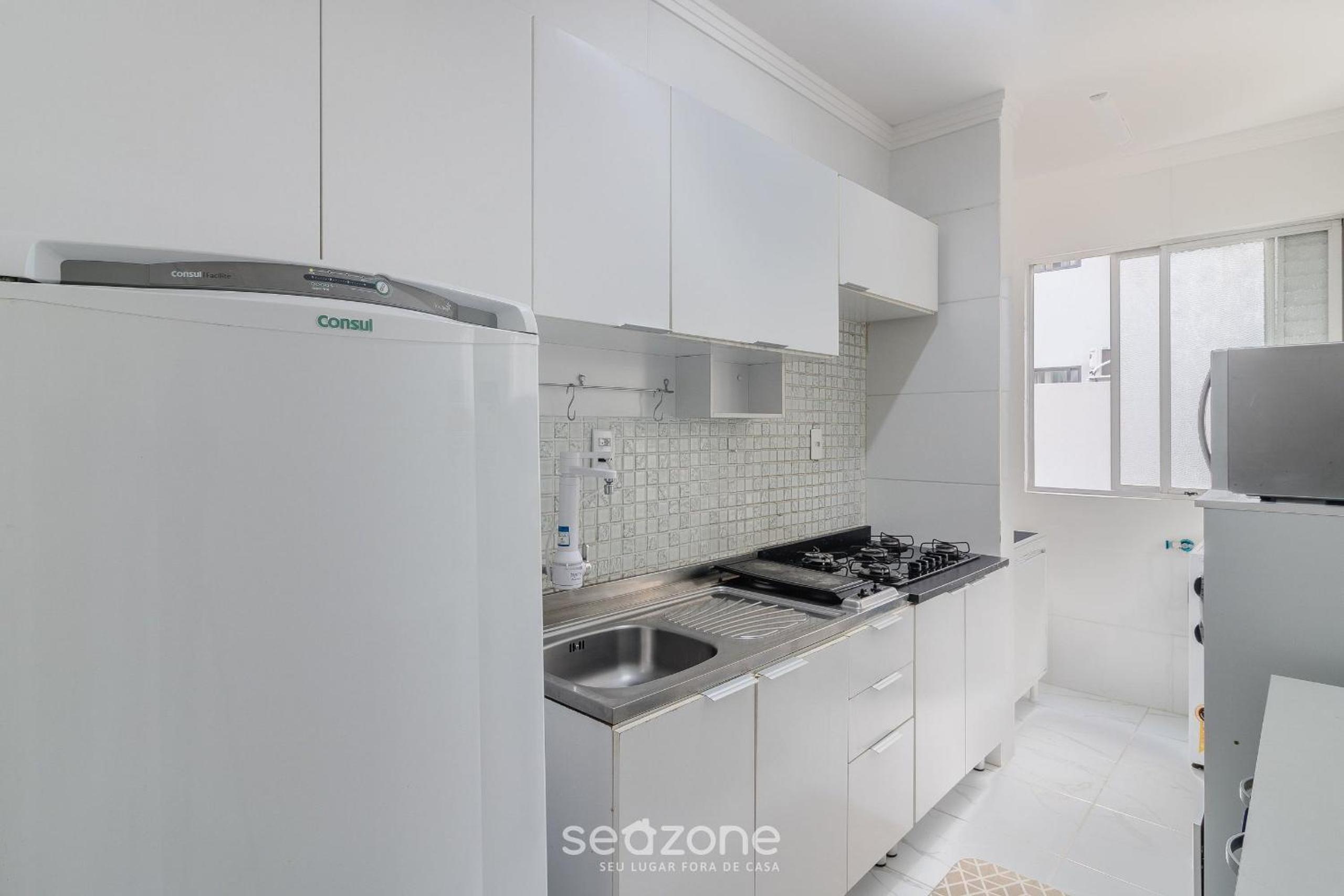 Full 2-Bed Apt 80m from the Beach in BC IDI0306