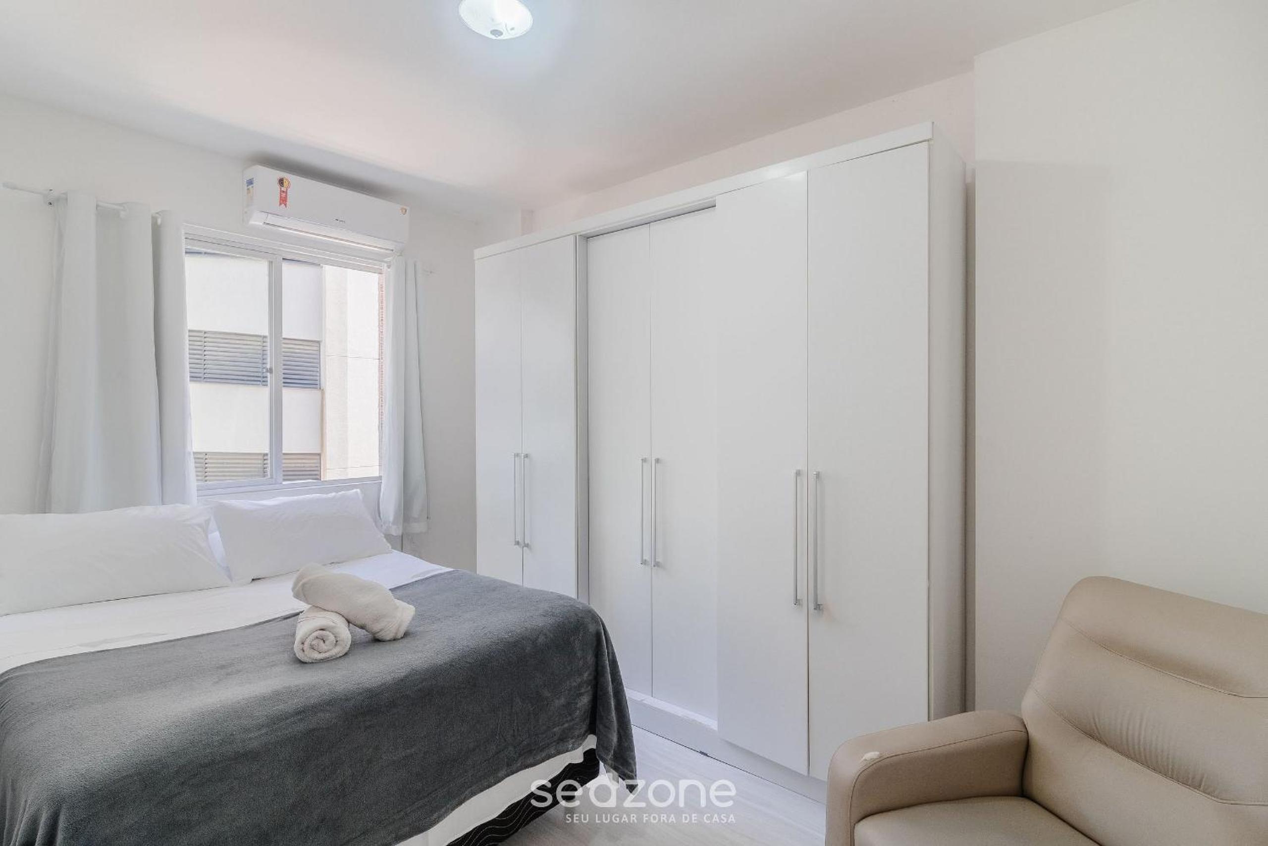 Full 2-Bed Apt 80m from the Beach in BC IDI0306