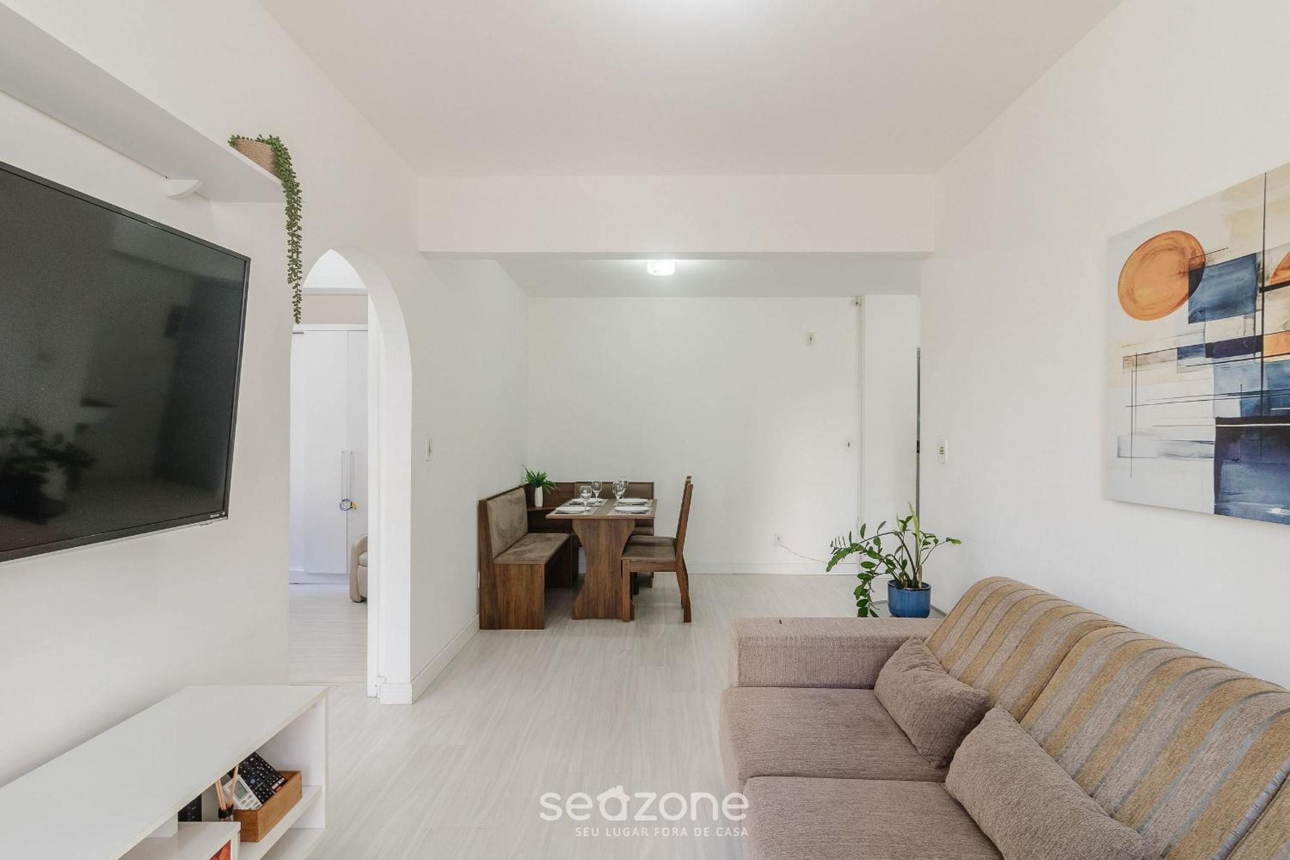 Full 2-Bed Apt 80m from the Beach in BC IDI0306