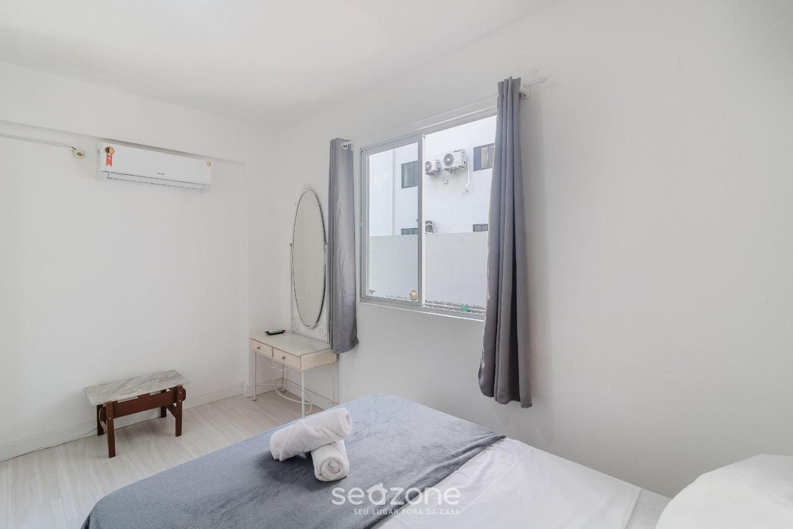 Full 2-Bed Apt 80m from the Beach in BC IDI0306