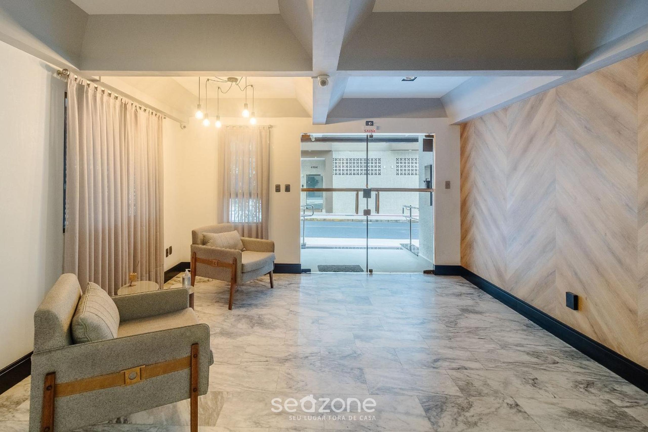 Full 2-Bed Apt 80m from the Beach in BC IDI0306