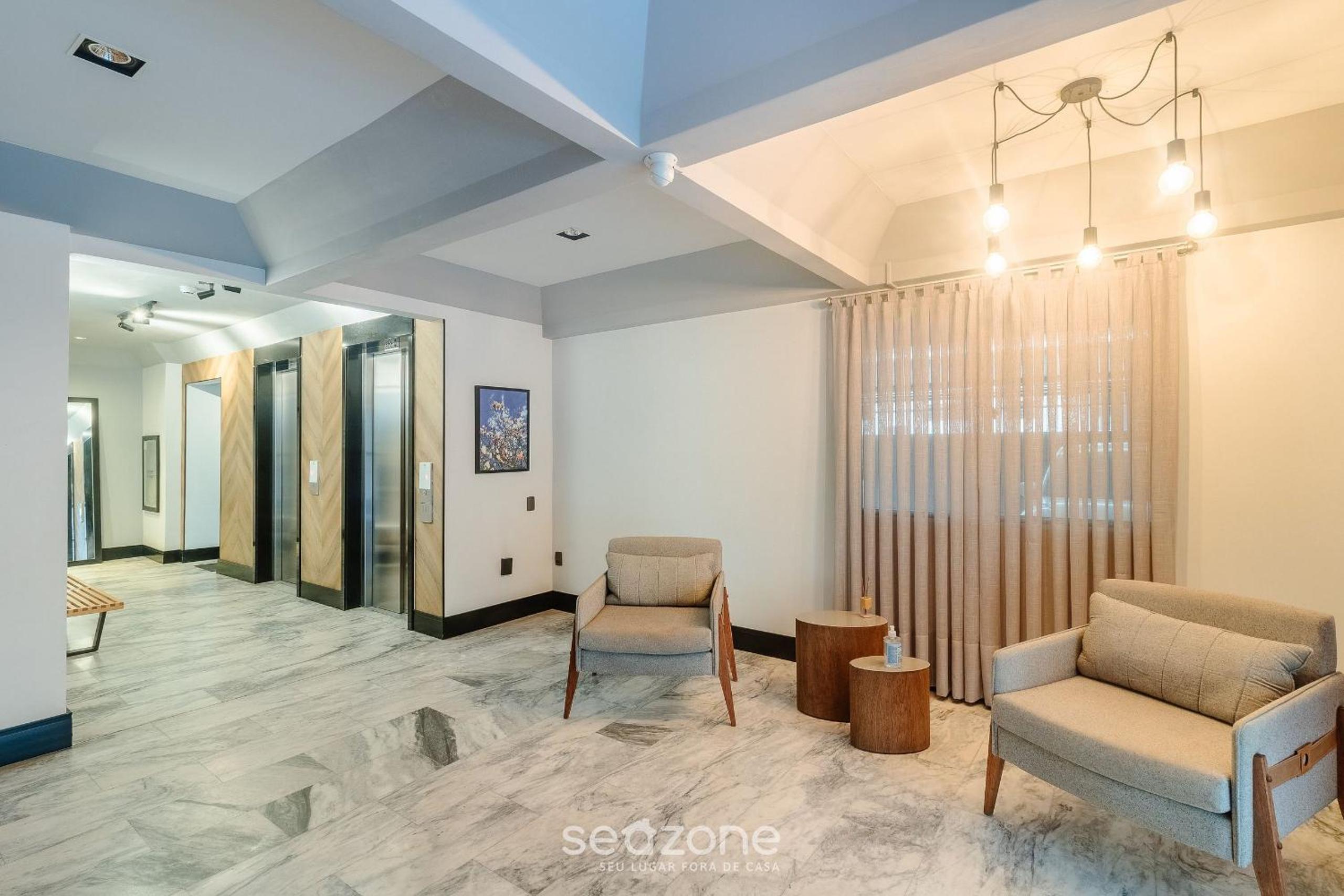 Full 2-Bed Apt 80m from the Beach in BC IDI0306