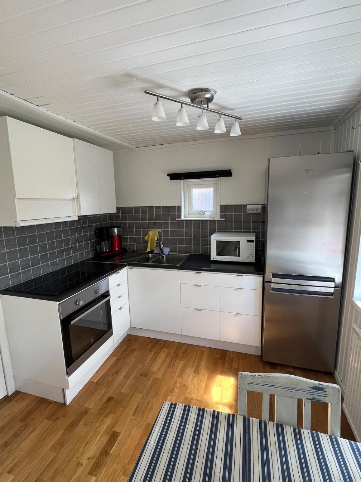 Archipelago cabin with sauna, fireplace & close to the ocean