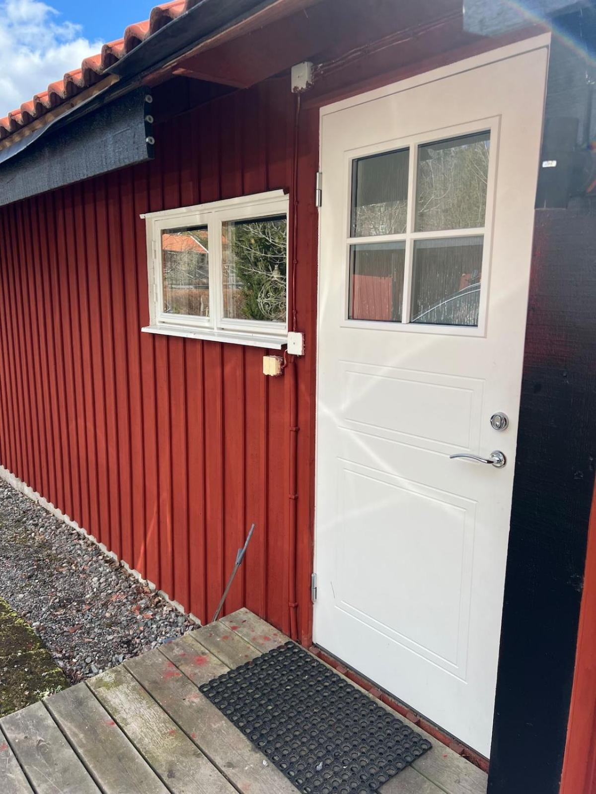 Archipelago cabin with sauna, fireplace & close to the ocean