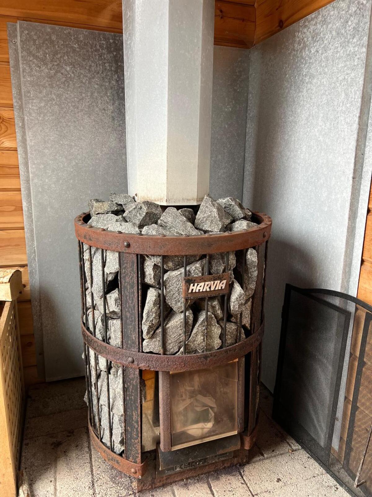 Archipelago cabin with sauna, fireplace & close to the ocean