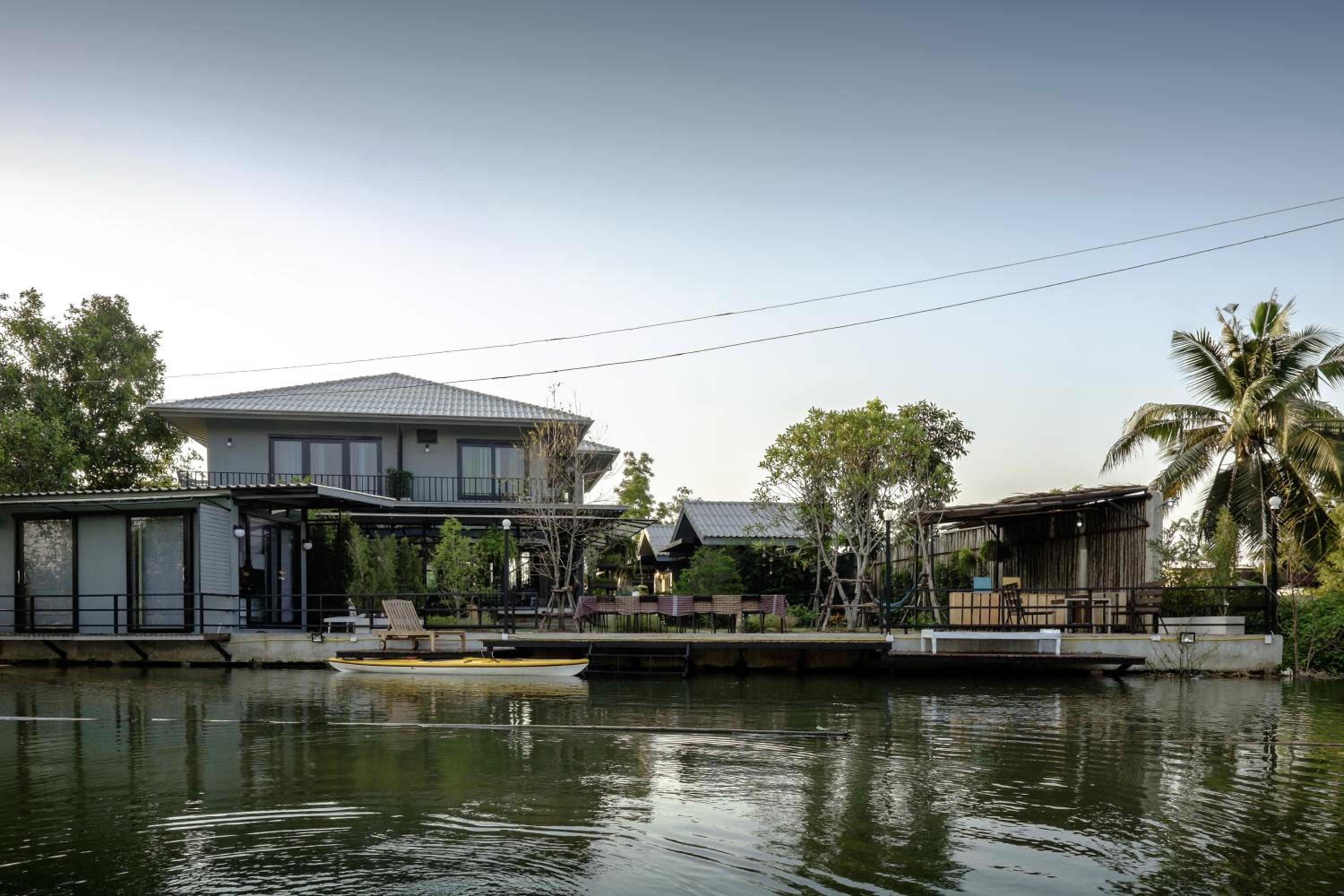 Amphawa Caza Platuu