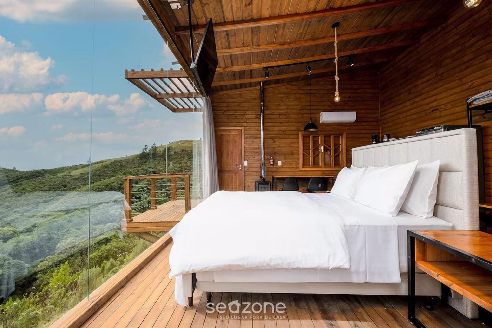 Gorgeous Mountain Jacuzzi Cabin VST013