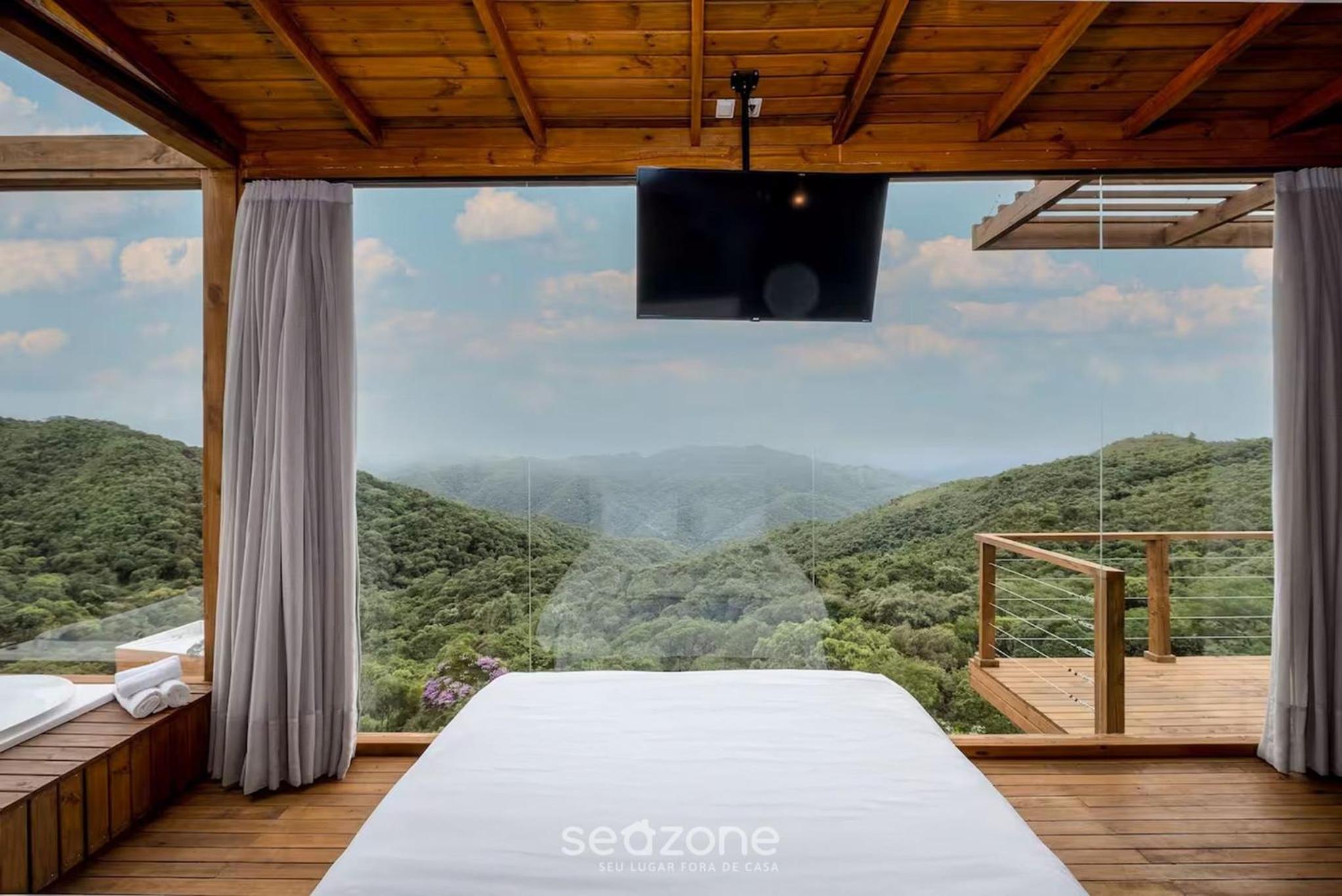 Gorgeous Mountain Jacuzzi Cabin VST013