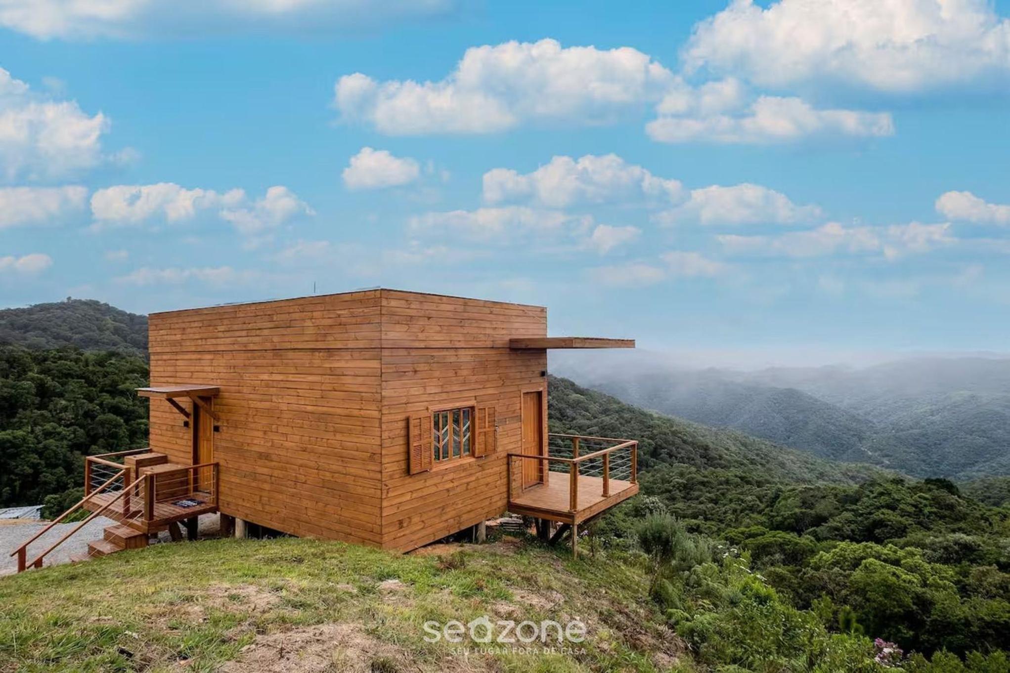 Gorgeous Mountain Jacuzzi Cabin VST013