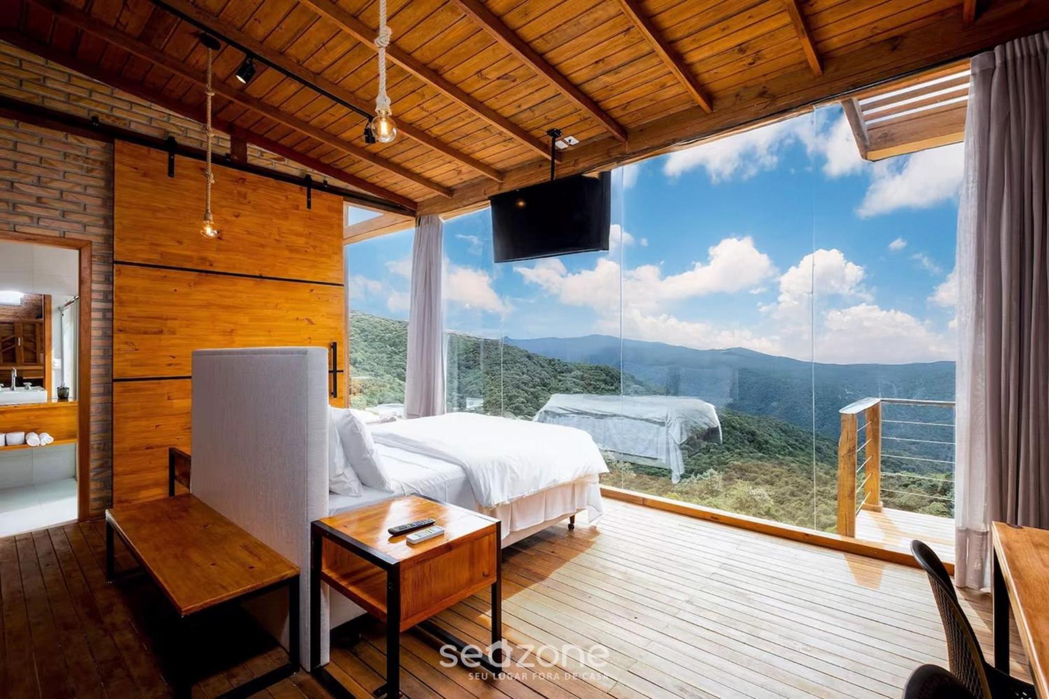 Gorgeous Mountain Jacuzzi Cabin VST013