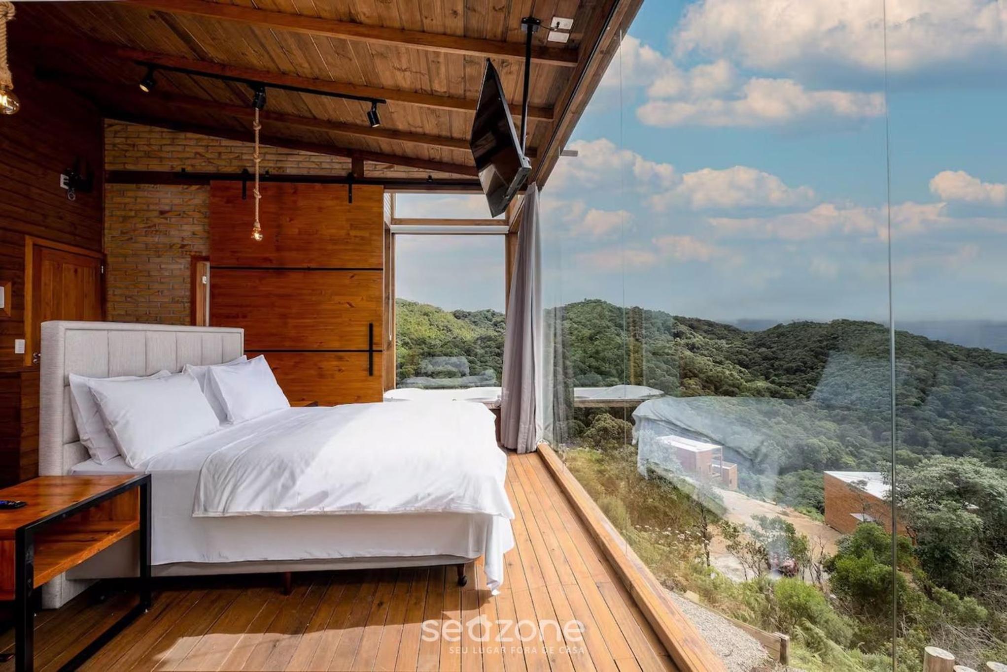 Gorgeous Mountain Jacuzzi Cabin VST013