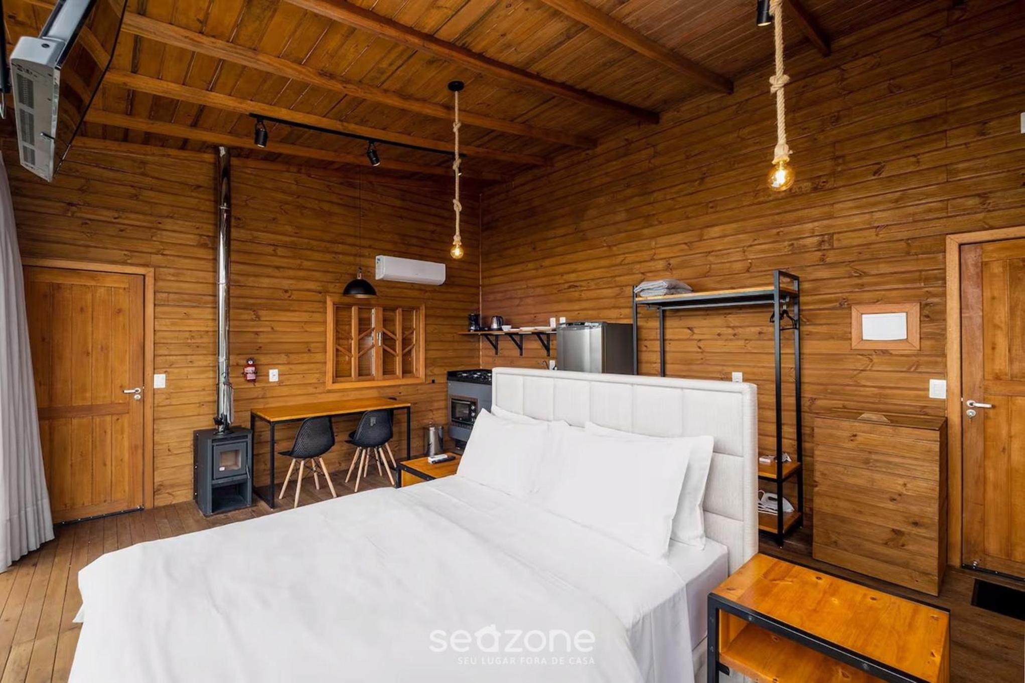 Gorgeous Mountain Jacuzzi Cabin VST013