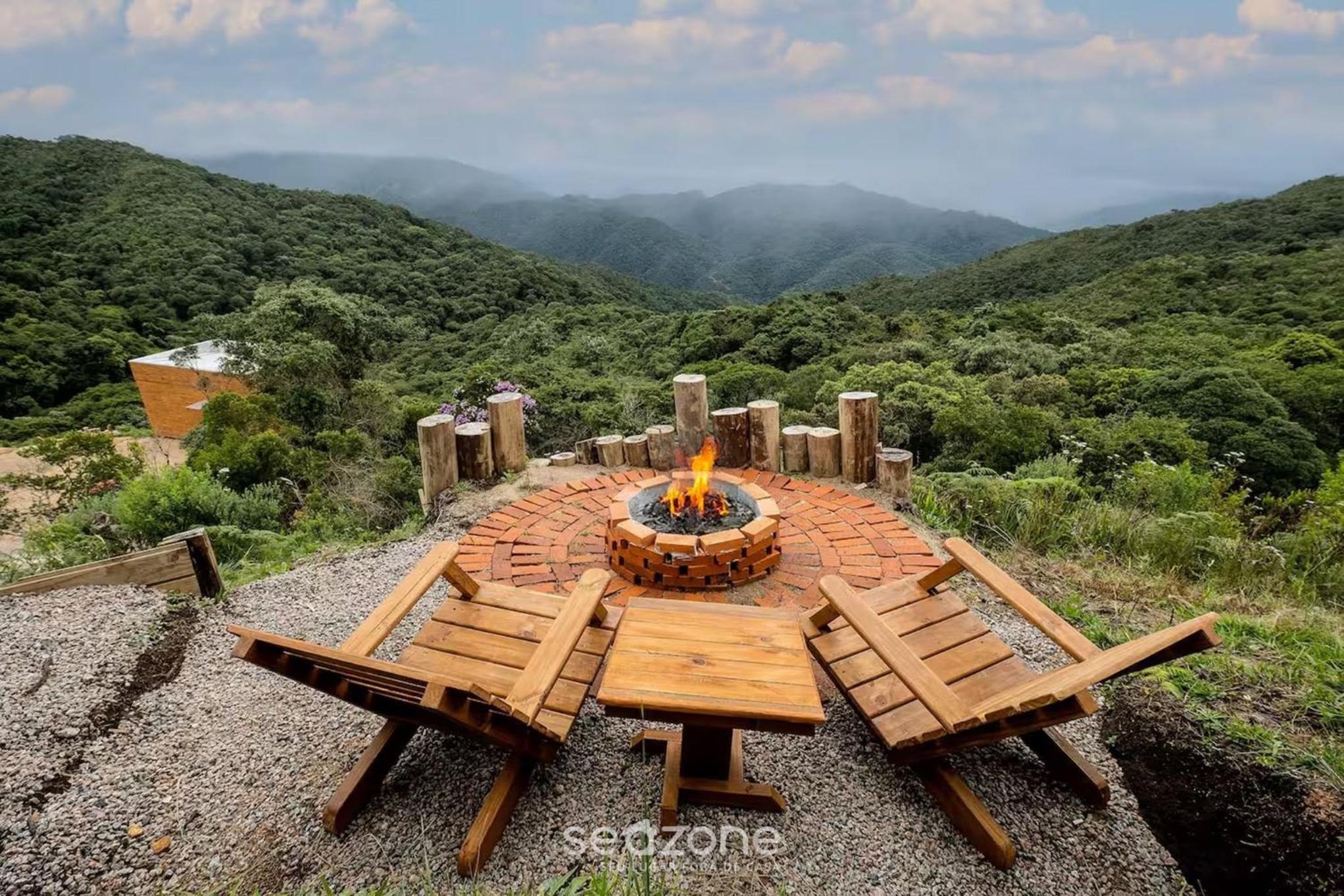 Gorgeous Mountain Jacuzzi Cabin VST013